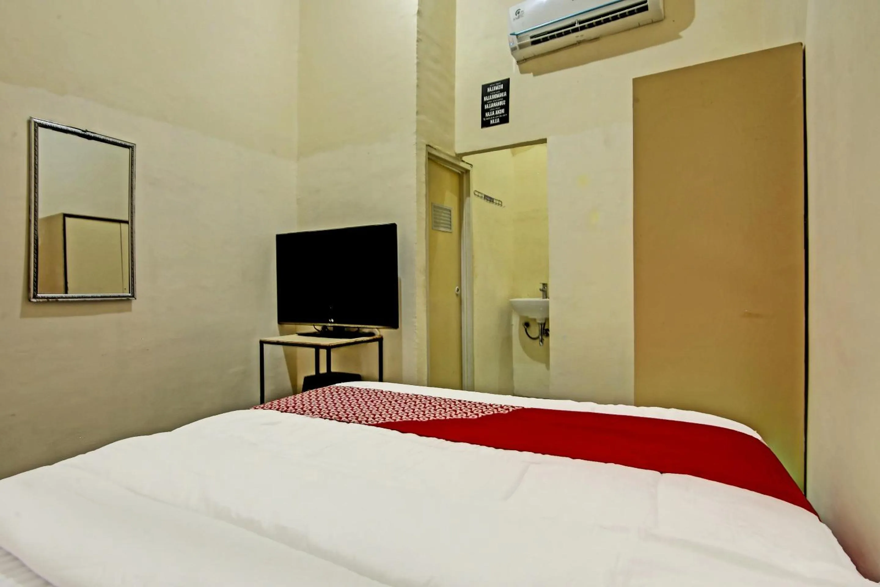 Bedroom, Bed in OYO Life 91268 Homestay Bu Erma Syariah