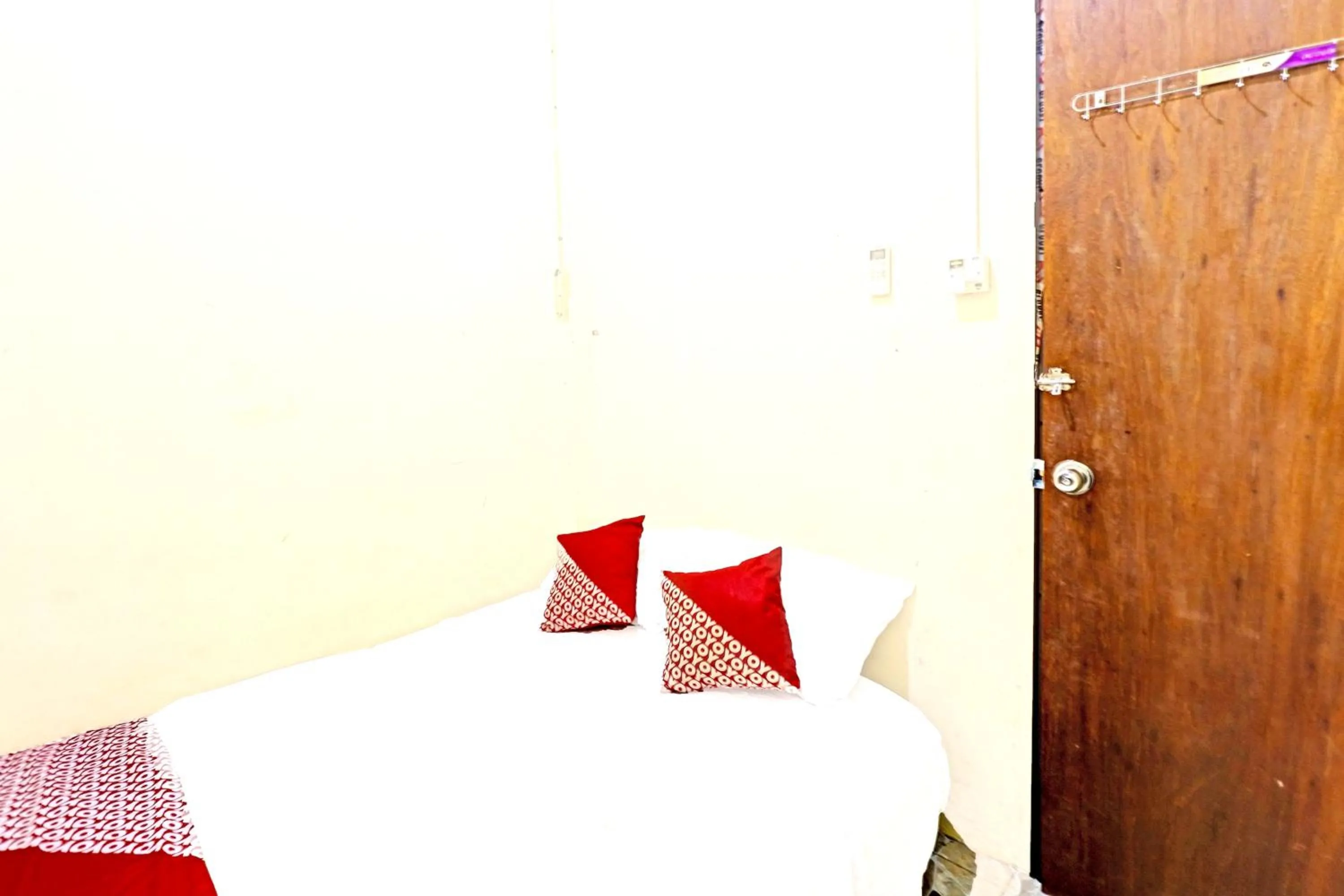 Photo of the whole room, Bed in Hotel O Sar Inn