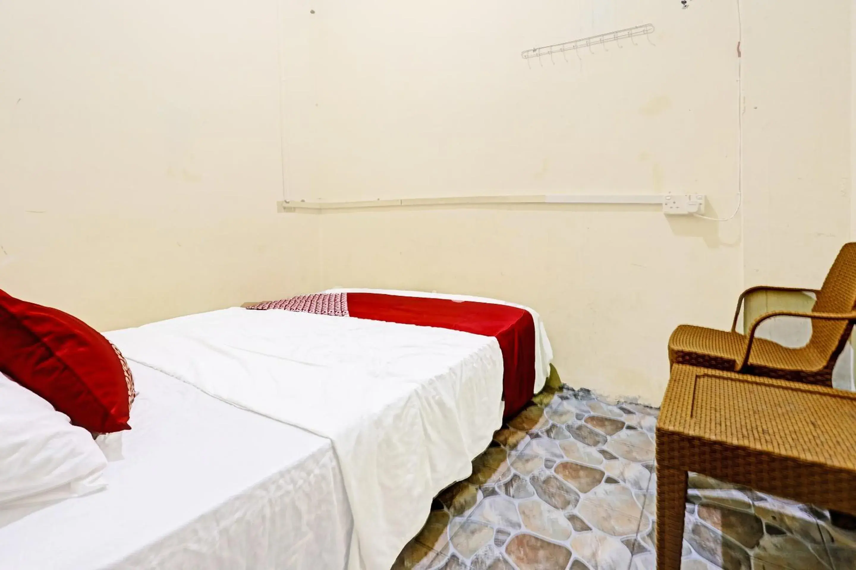 Bed in Hotel O Sar Inn Bed in Hotel O Sar Inn