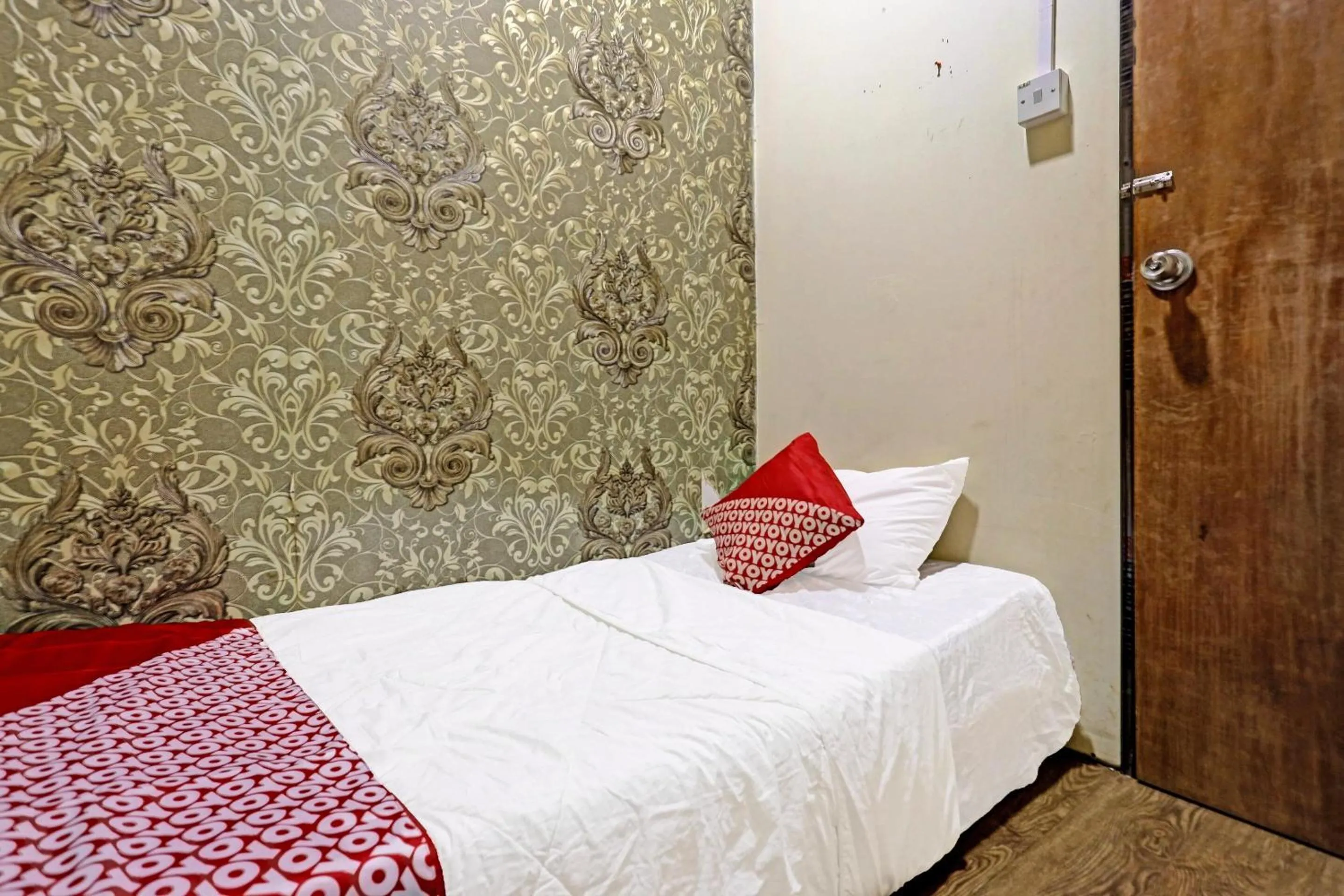 Bedroom, Bed in Hotel O Sar Inn