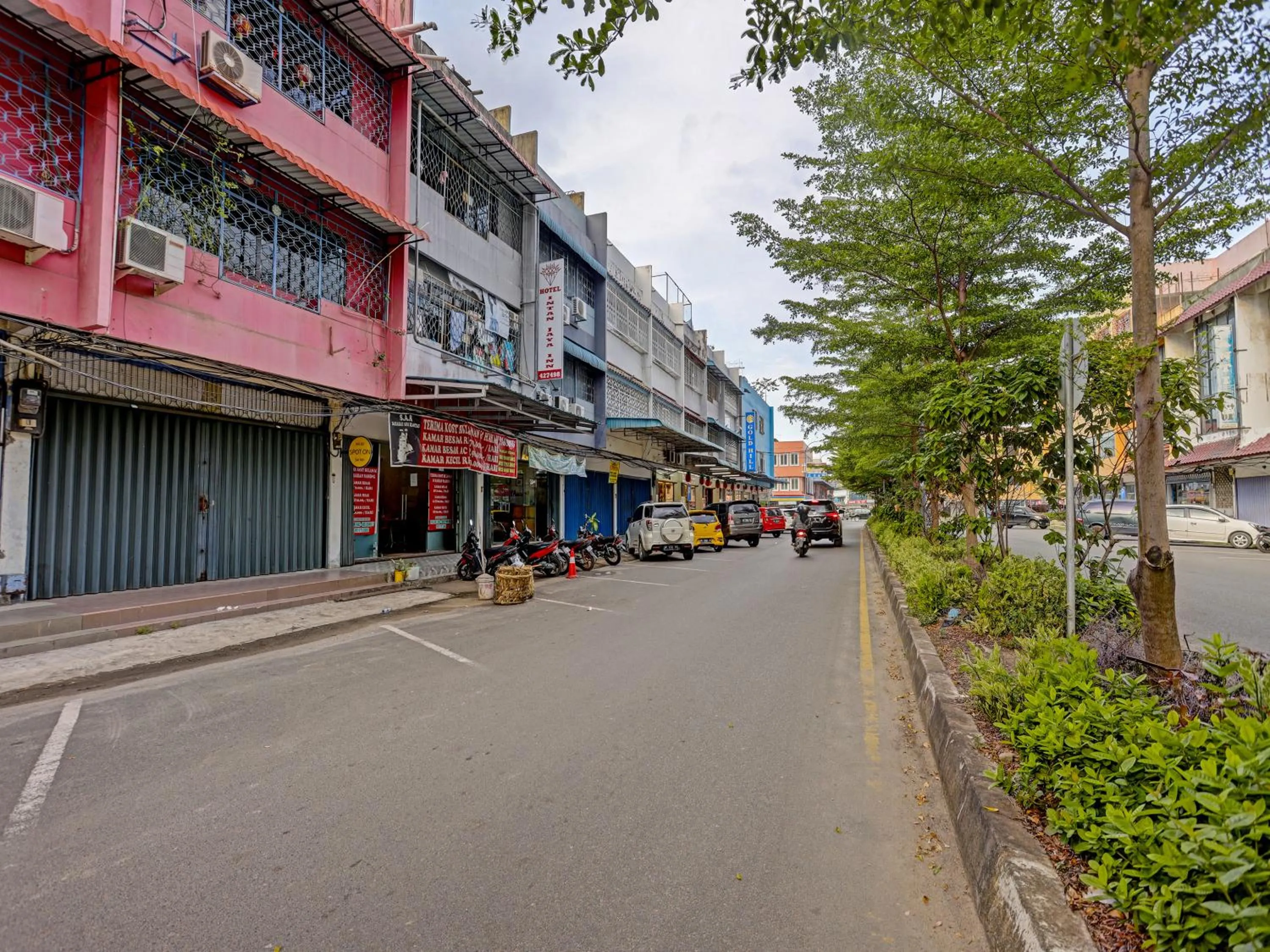 Property building in Hotel O Sar Inn