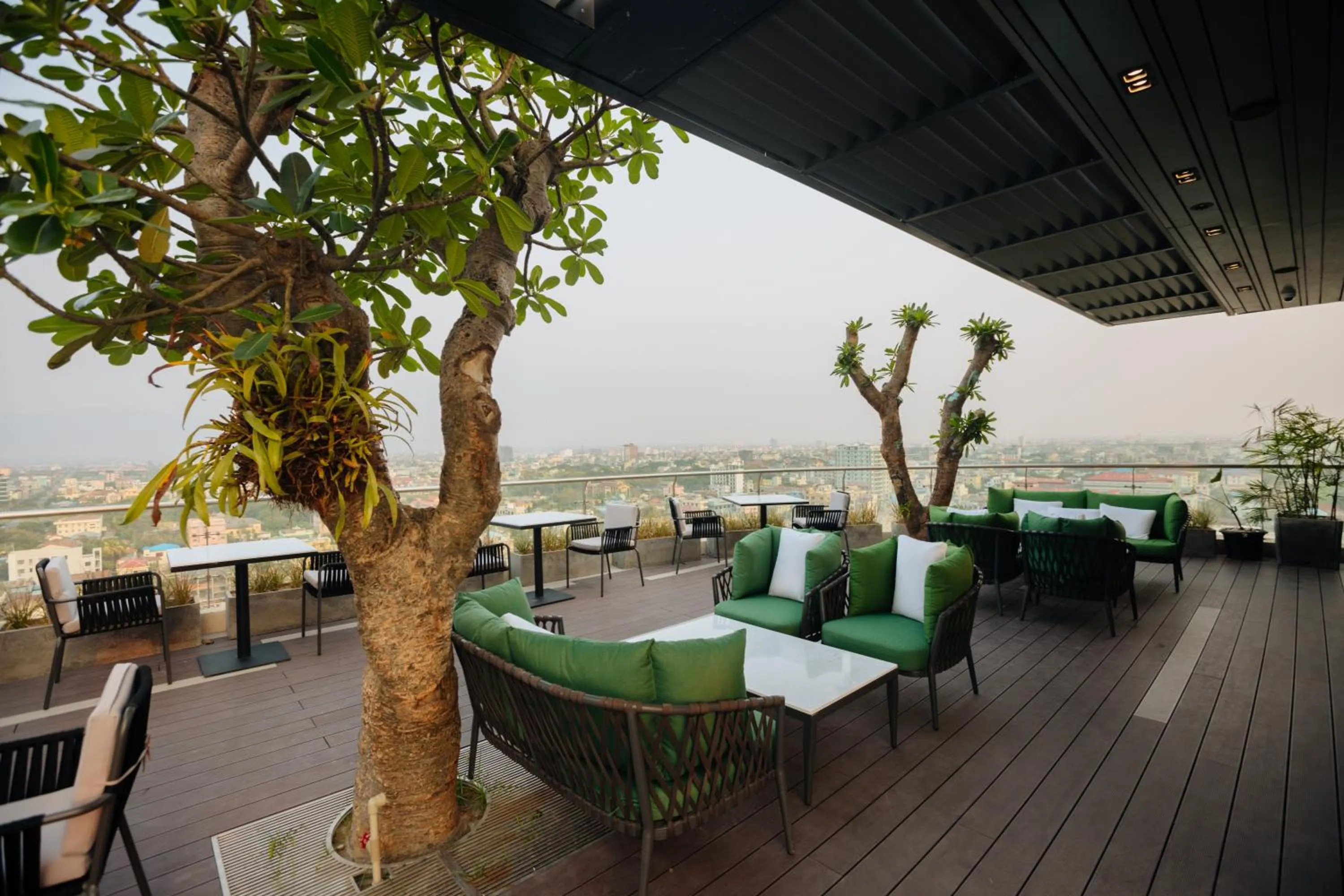 Restaurant/places to eat in Ease Hotel