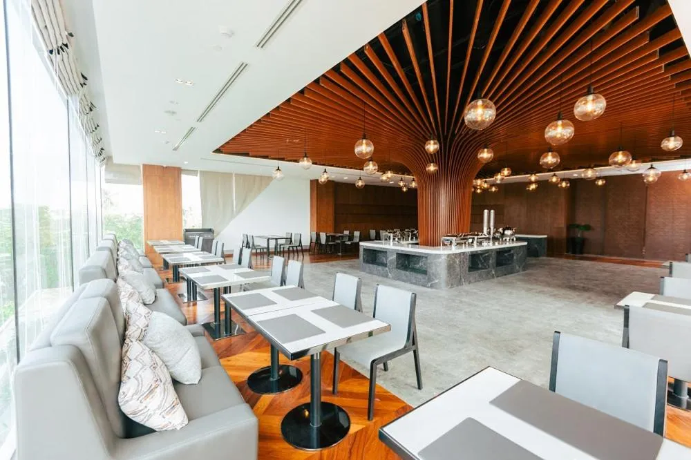 Restaurant/places to eat in Ease Hotel