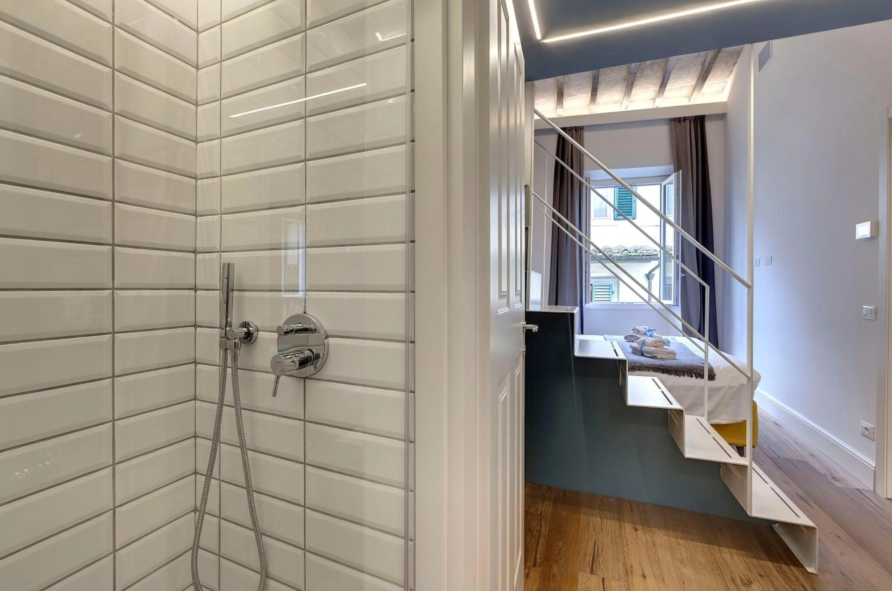 Bathroom in Turandot Apartment by Mamo Florence