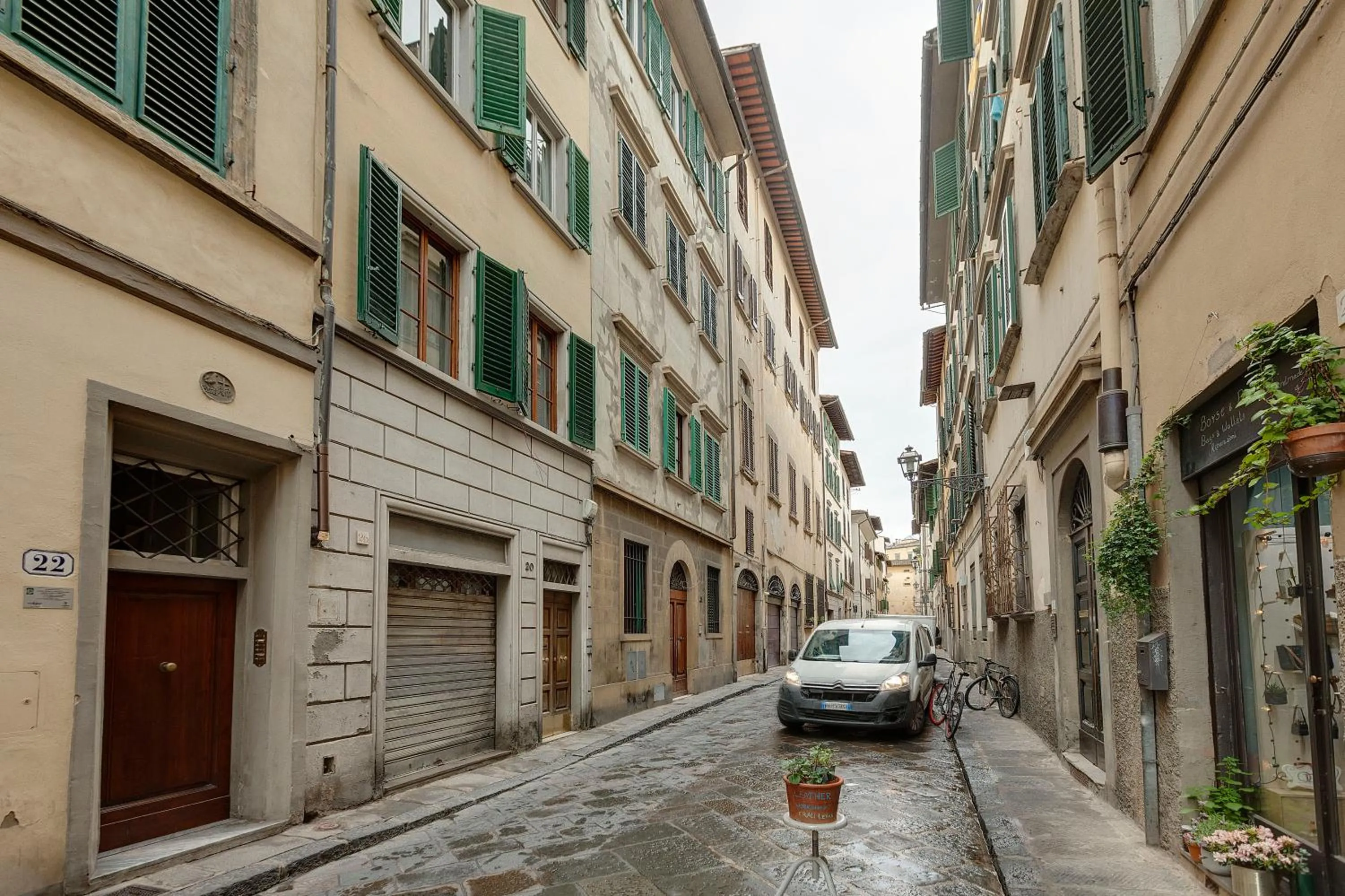 Neighbourhood in Turandot Apartment by Mamo Florence