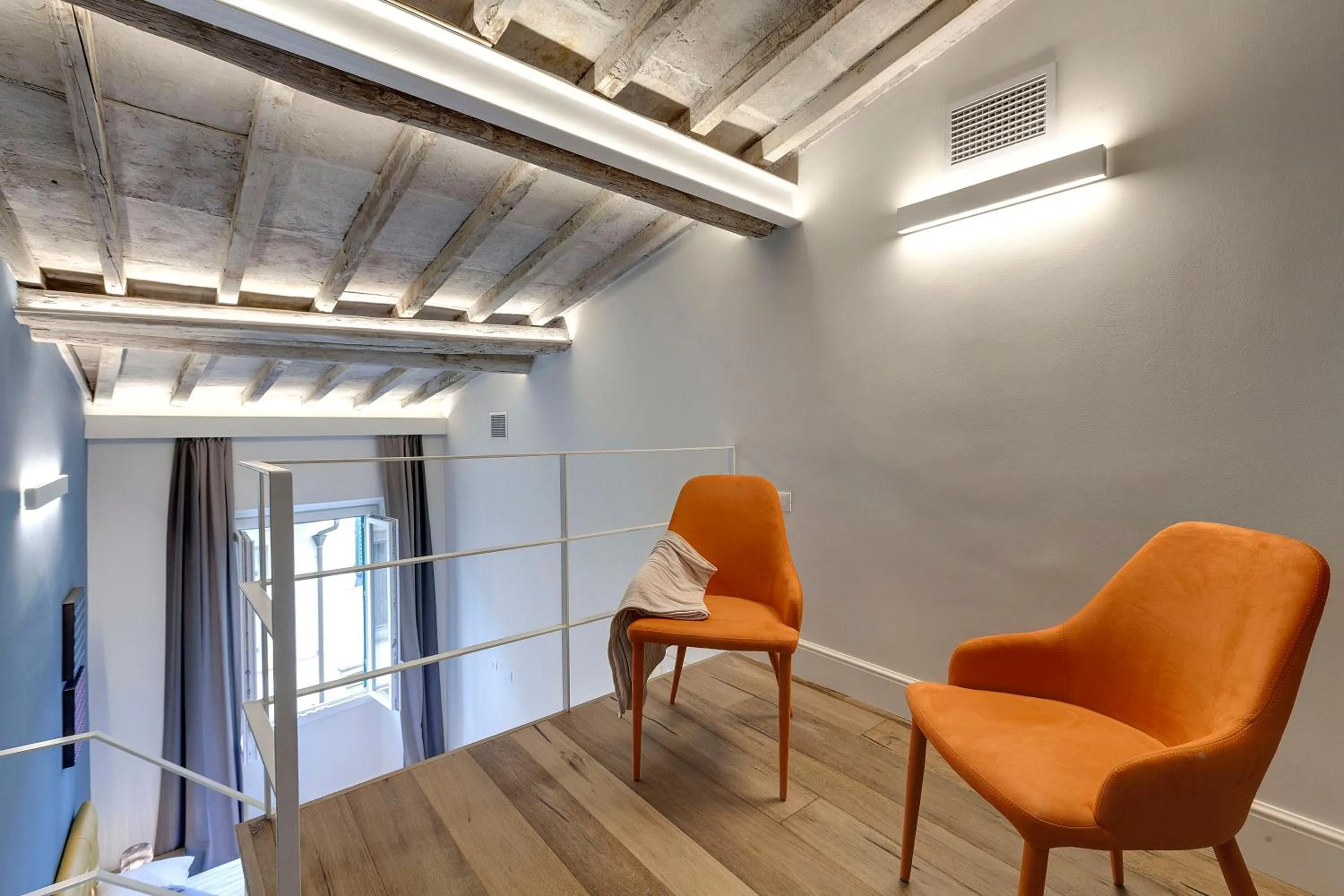 Living room in Turandot Apartment by Mamo Florence