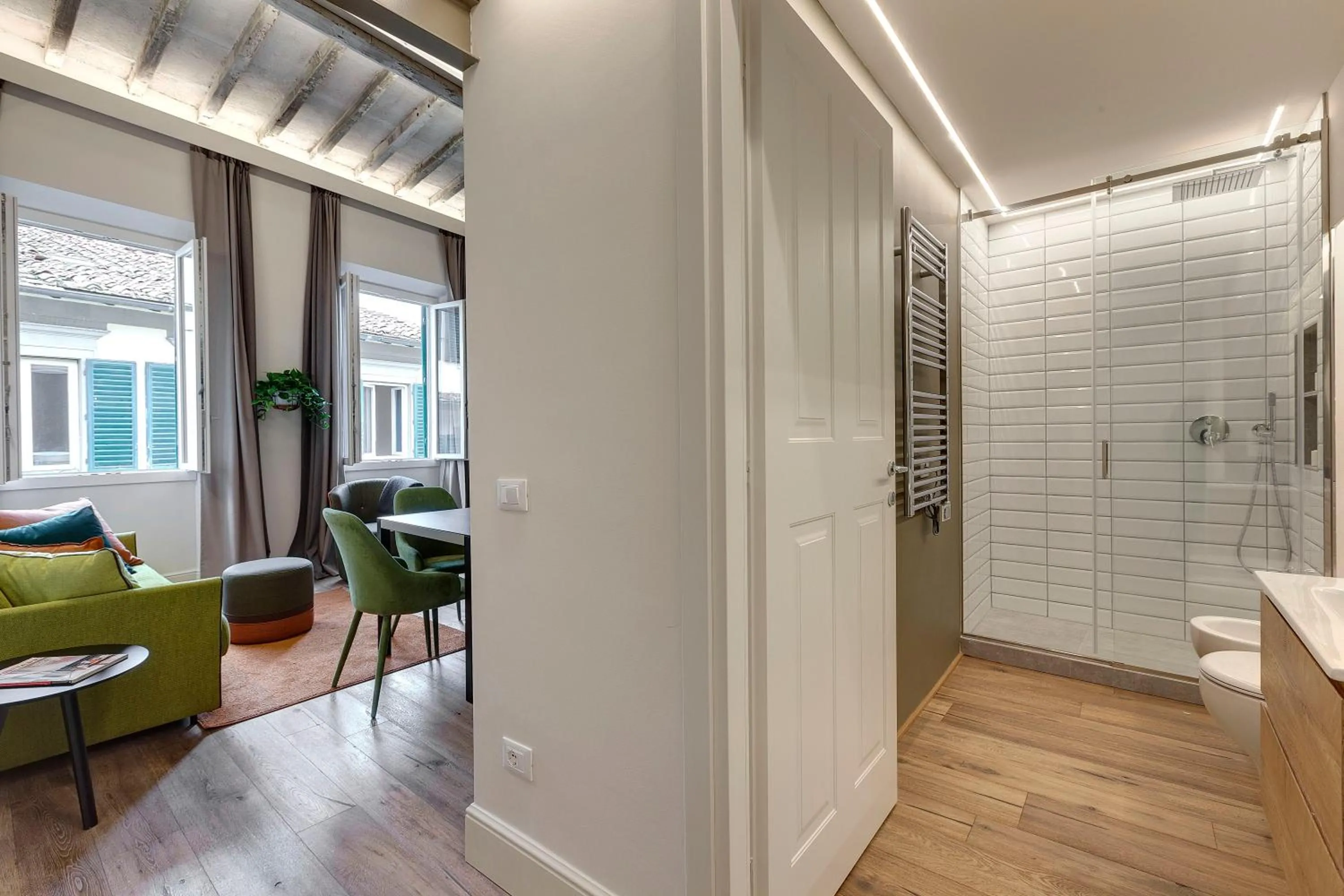 Bathroom in Turandot Apartment by Mamo Florence