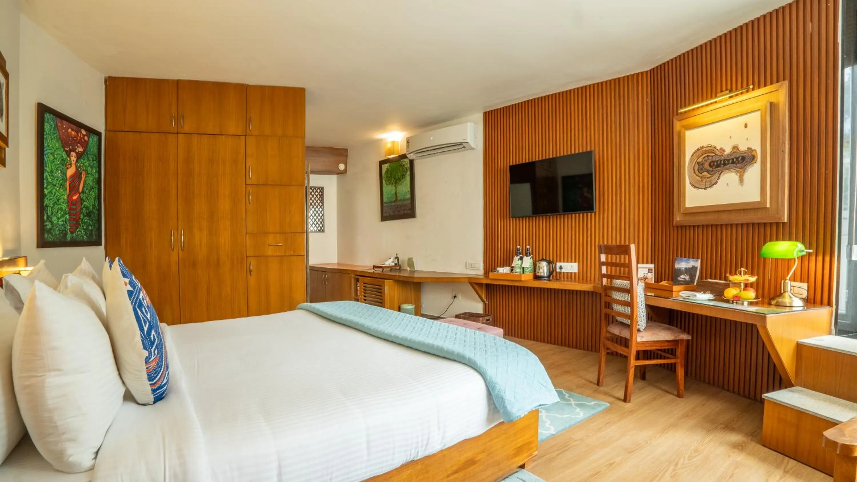 Bedroom, Bed in Tree of Life Eila Art Hotel, Manali
