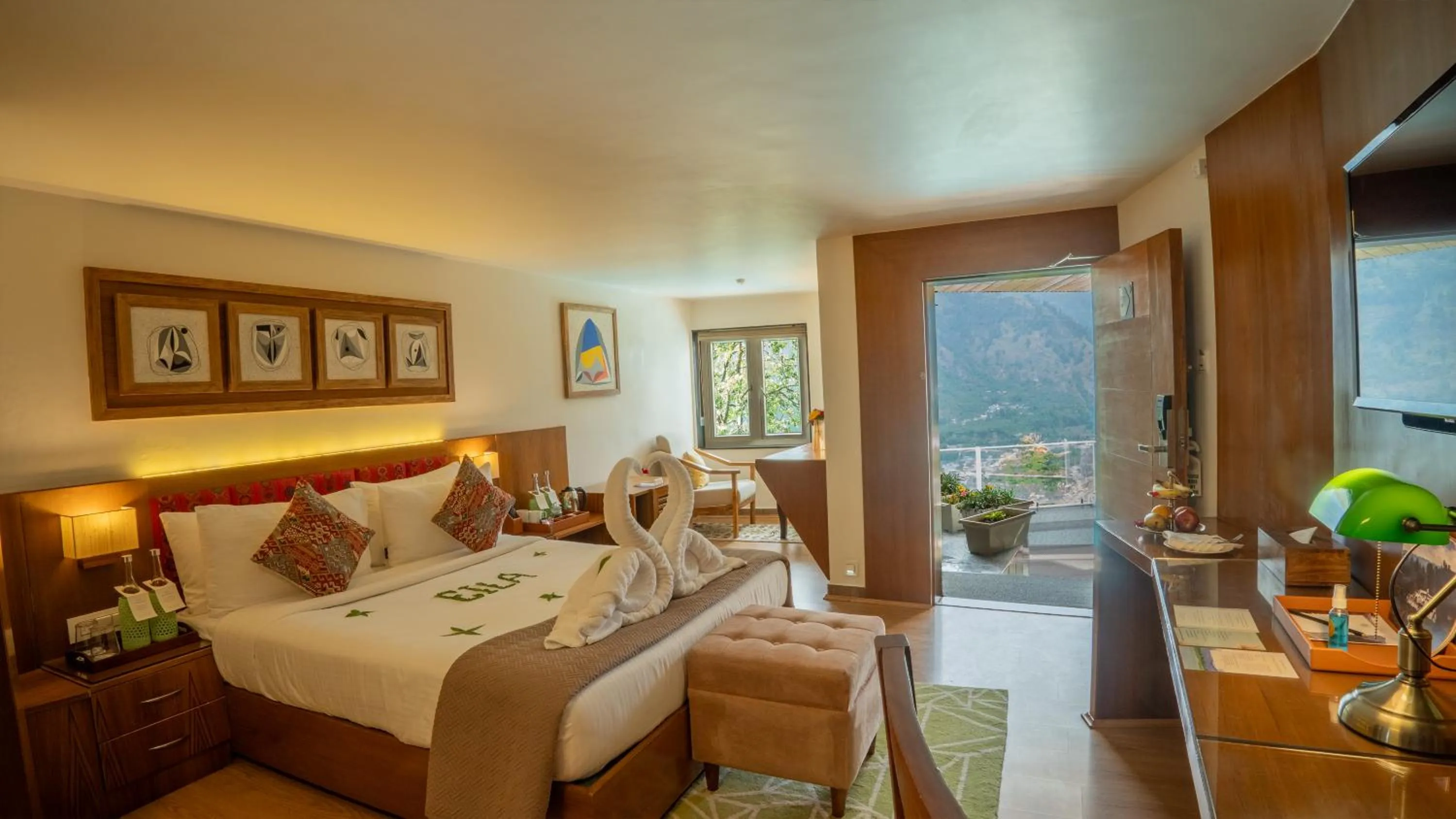 Bedroom, Bed in Tree of Life Eila Art Hotel, Manali