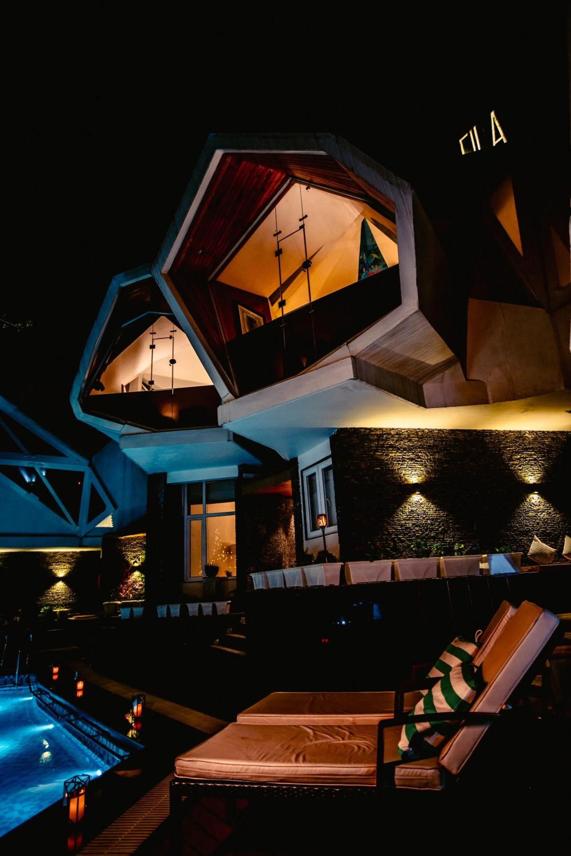 Night in Tree of Life Eila Art Hotel, Manali