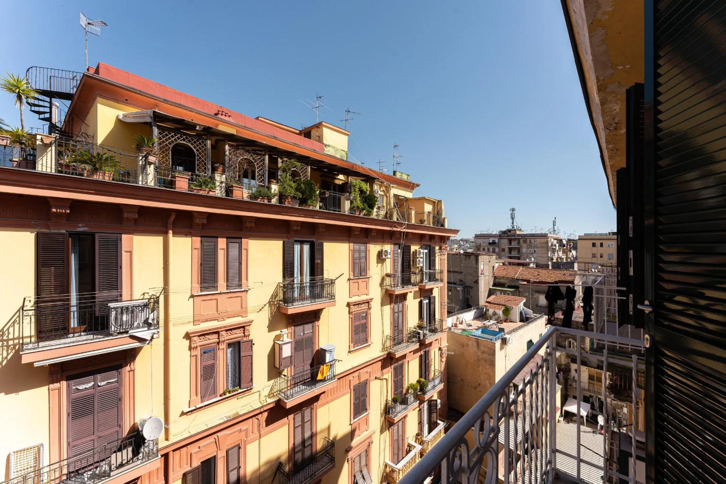 Street view in Terrazza San Ferdinando, Napoli
