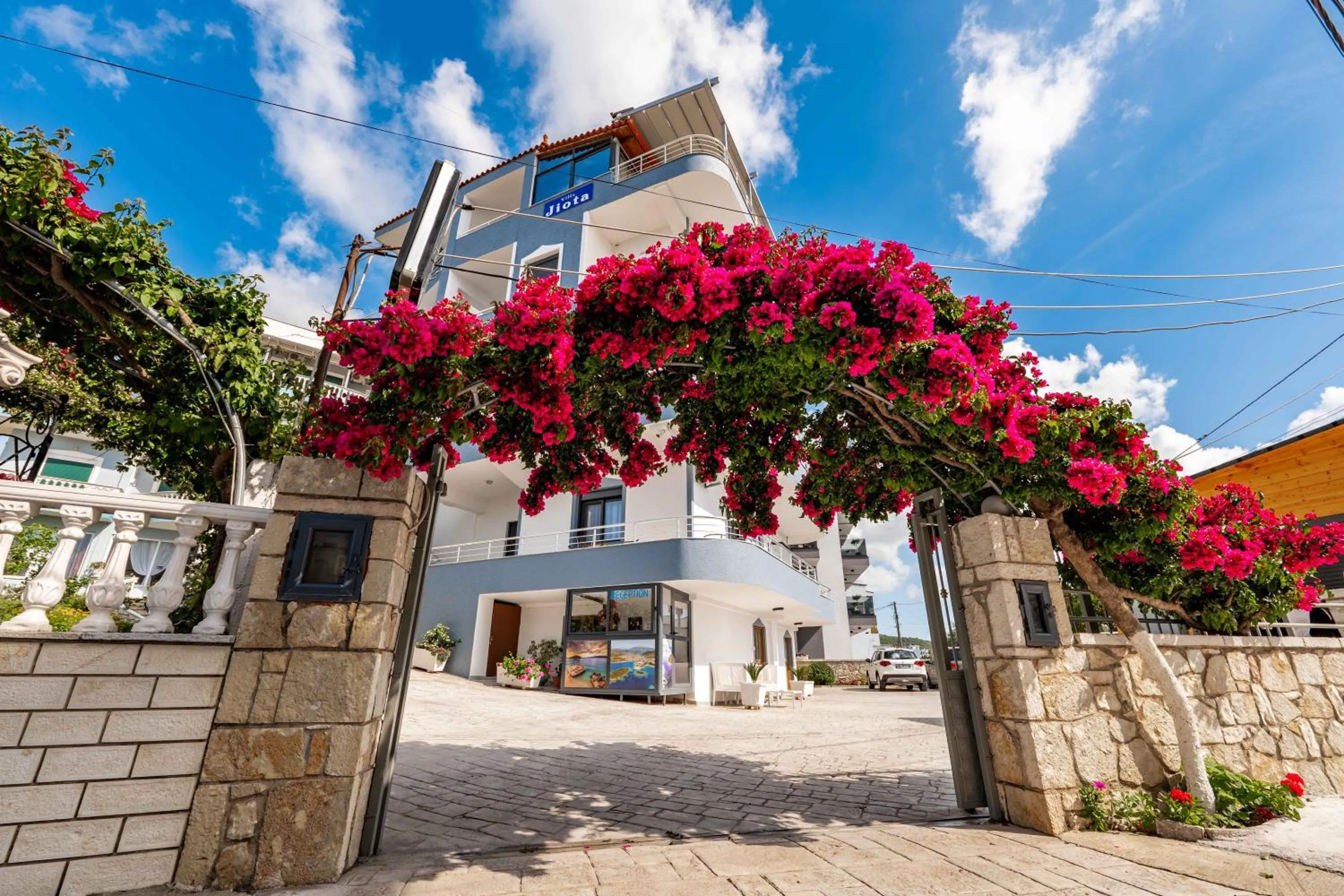 Property building in Villa JIOTA