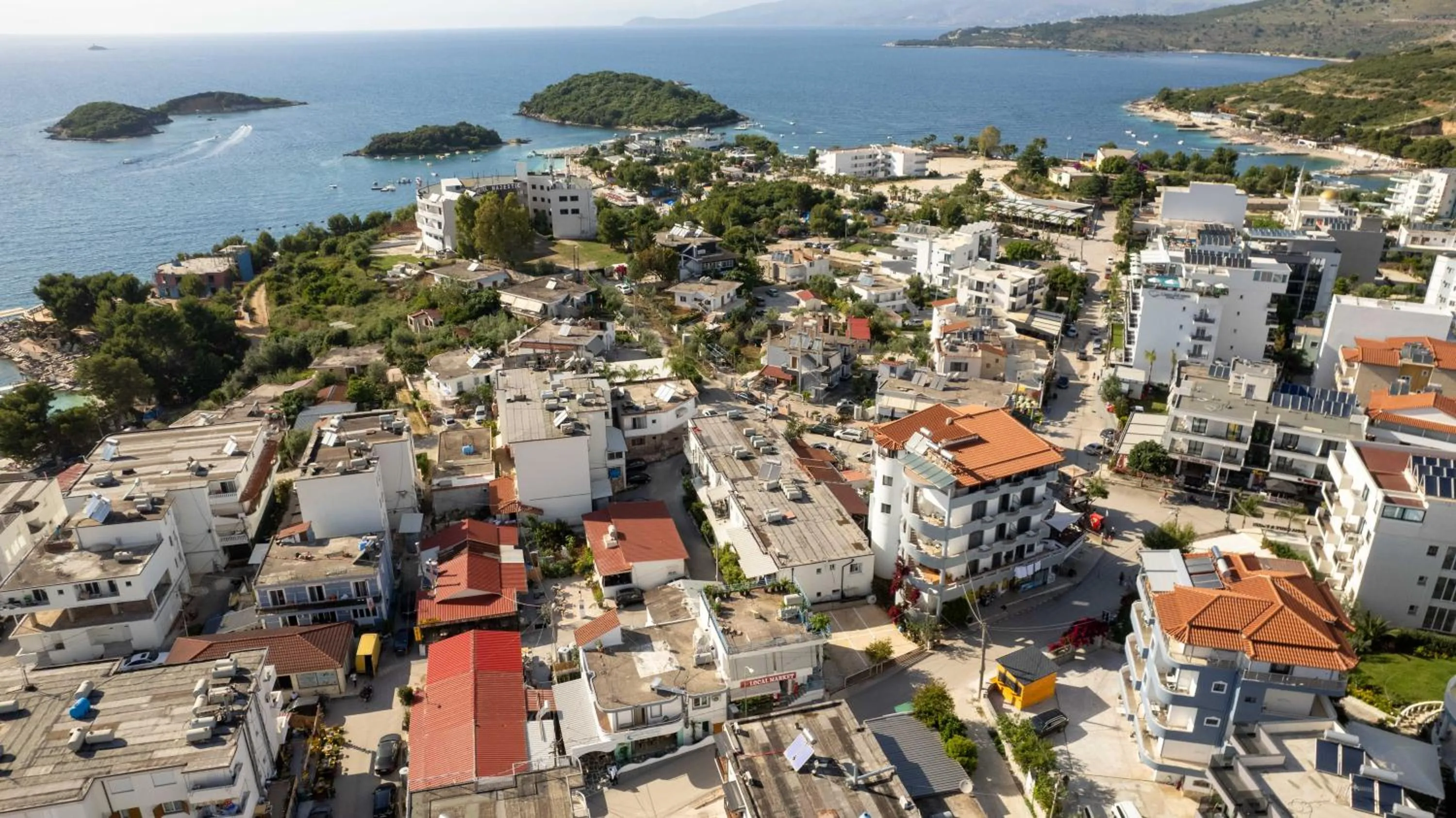 Property building in Villa JIOTA