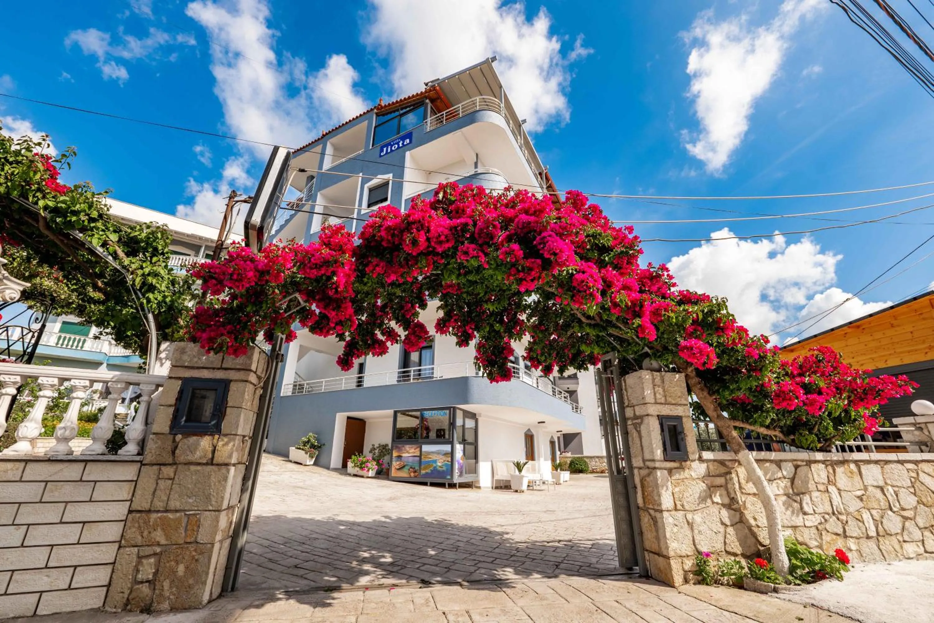 Property building in Villa JIOTA
