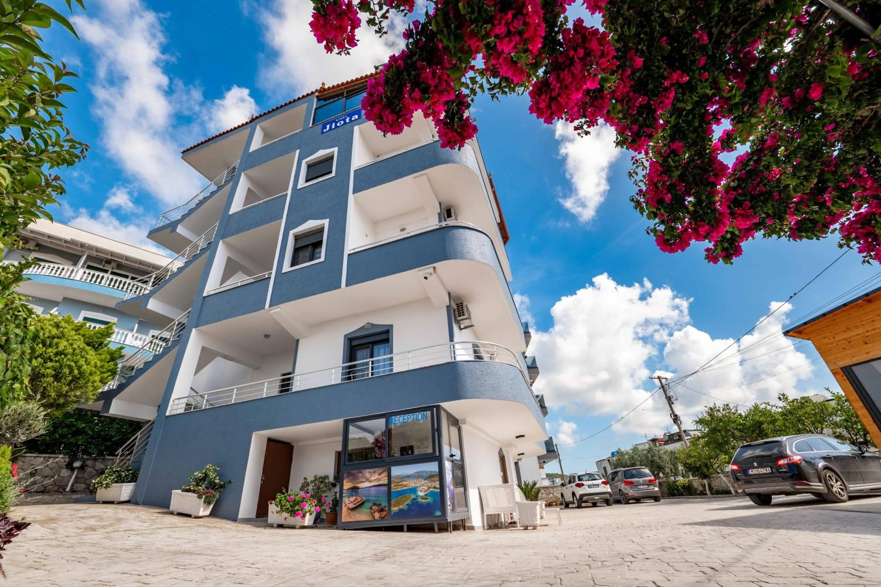 Property building in Villa JIOTA