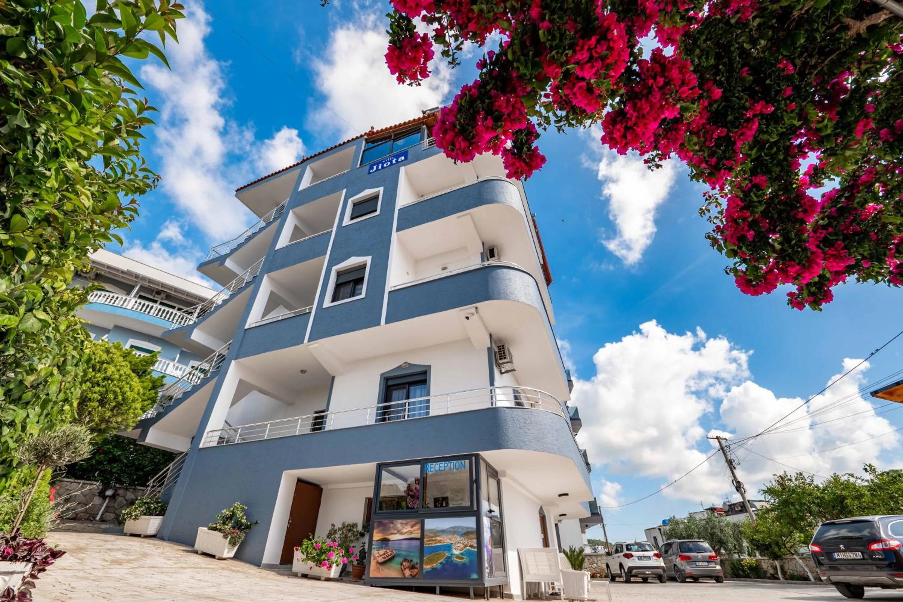 Property building in Villa JIOTA