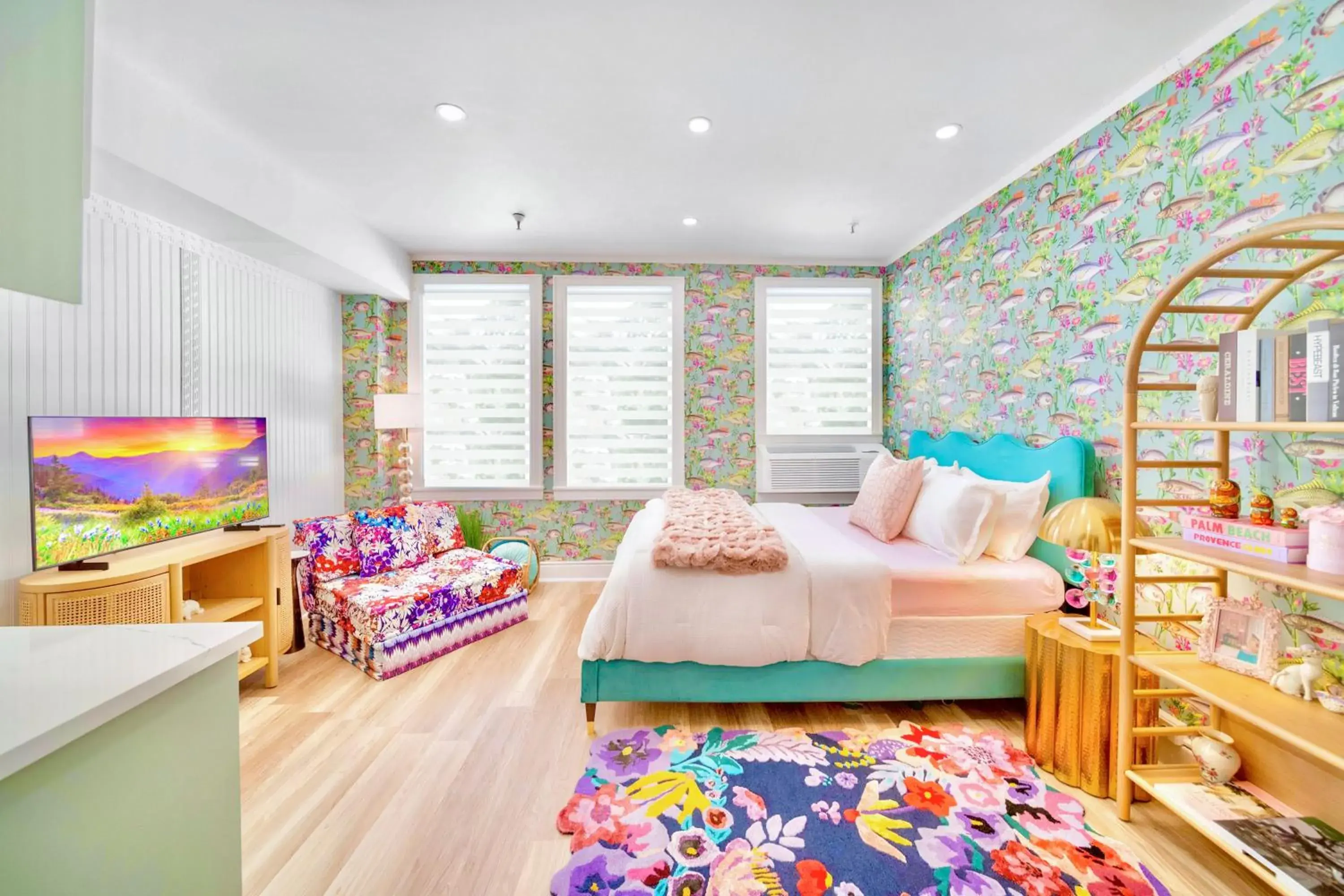 King Bed Mermaid suite - heart of Palm Beach, free parking included King Bed Mermaid suite - heart of Palm Beach, free parking included