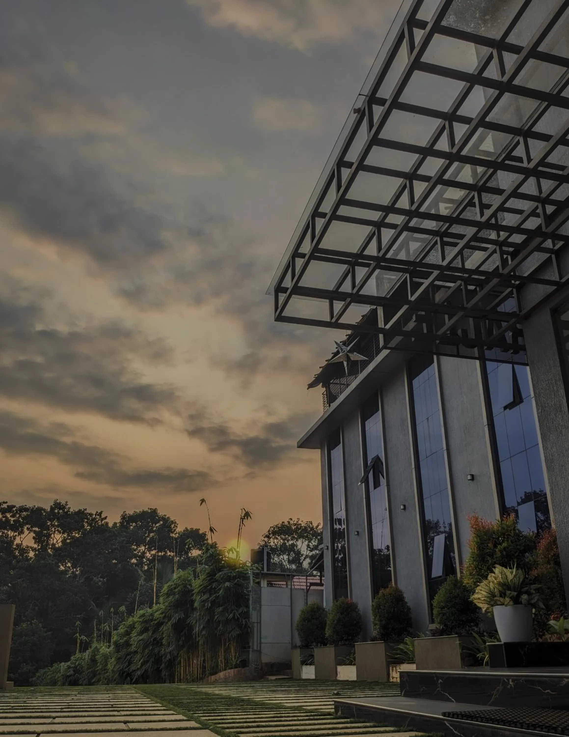 Garden in Miracle Hotel and Resorts