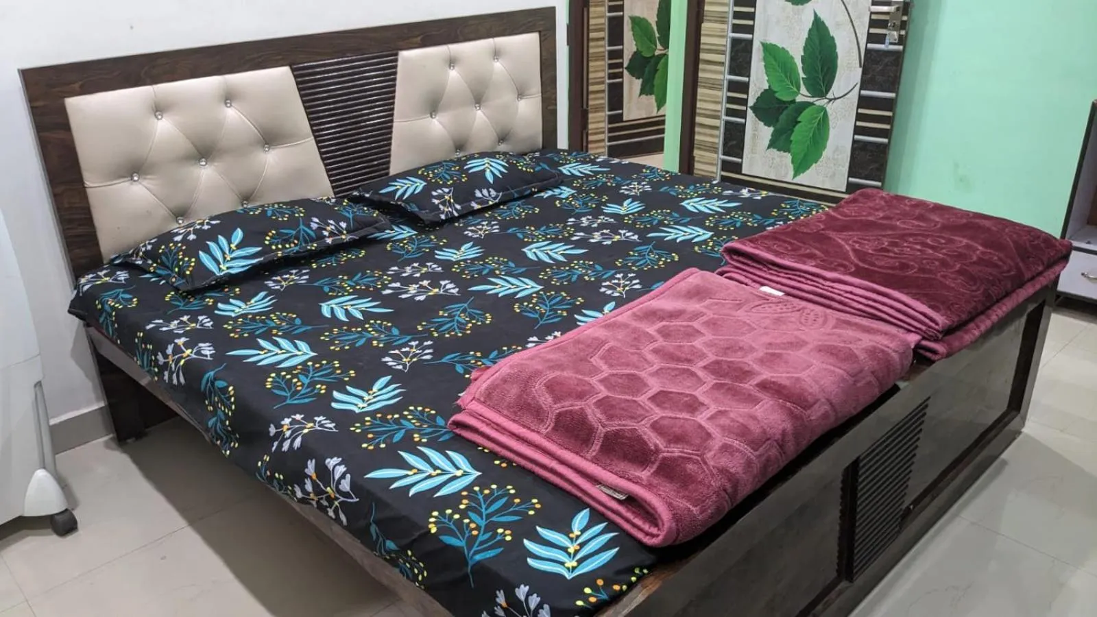 Bed in JK Royal Palace And Lodge