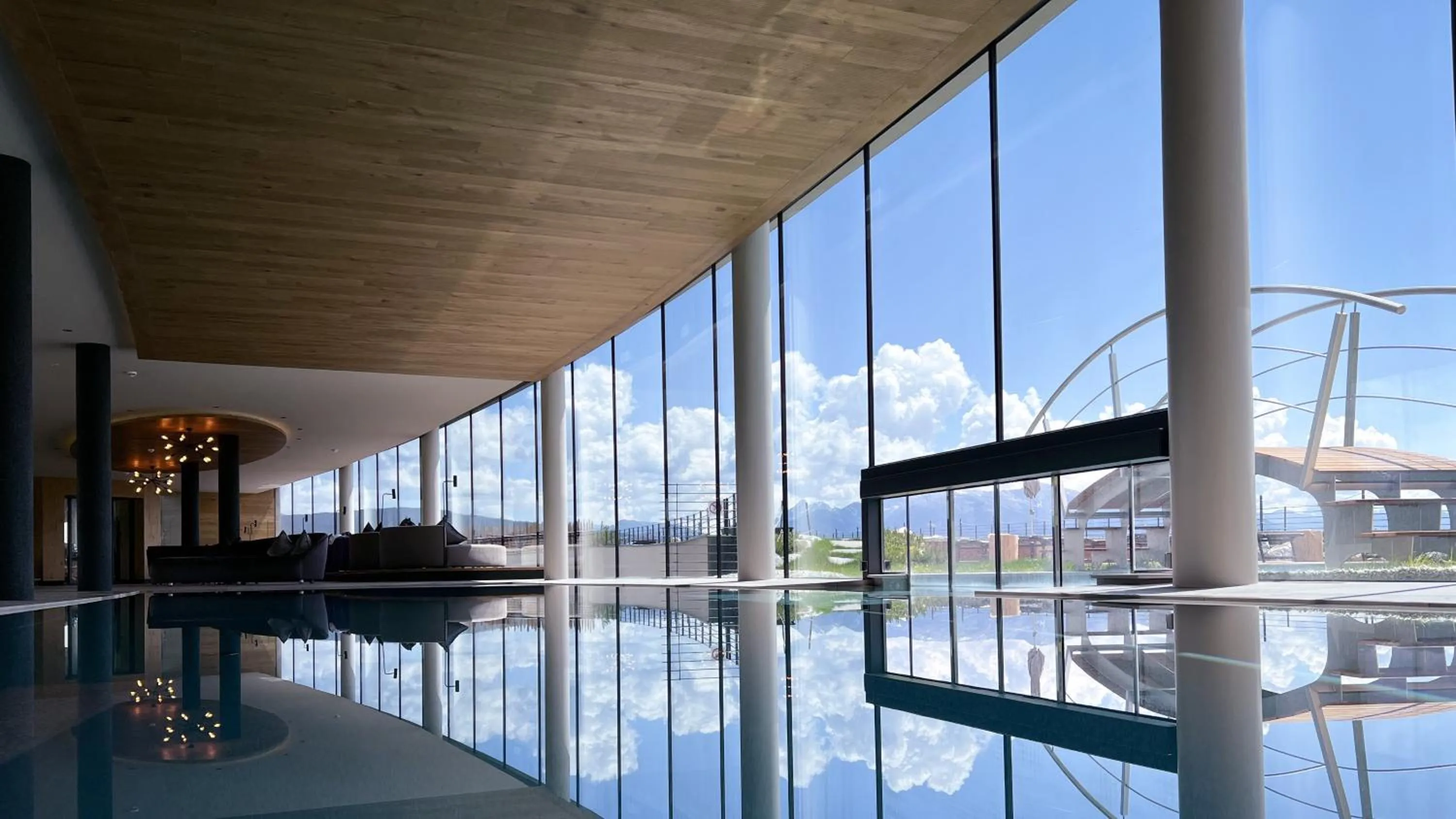 Swimming pool in Familienhotel Familiamus