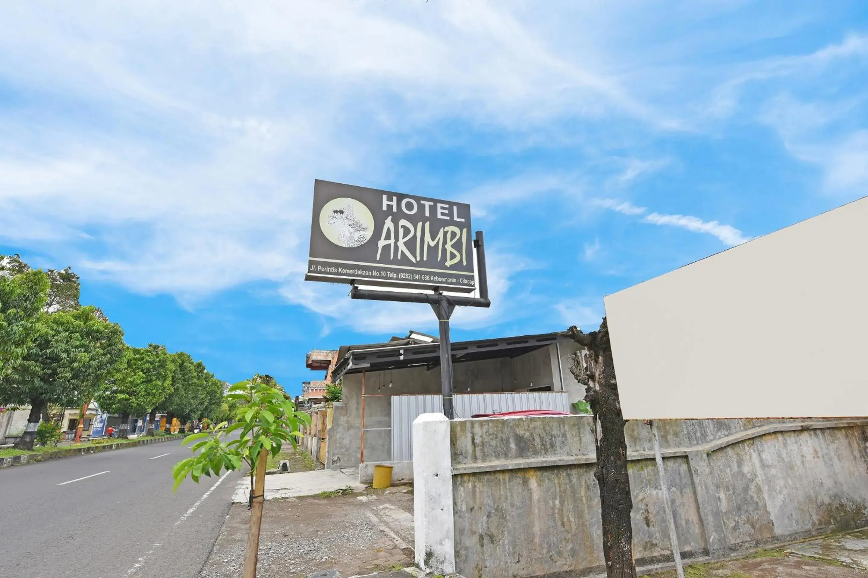 Facade/entrance in Hotel O Arimbi Facade/entrance in Hotel O Arimbi