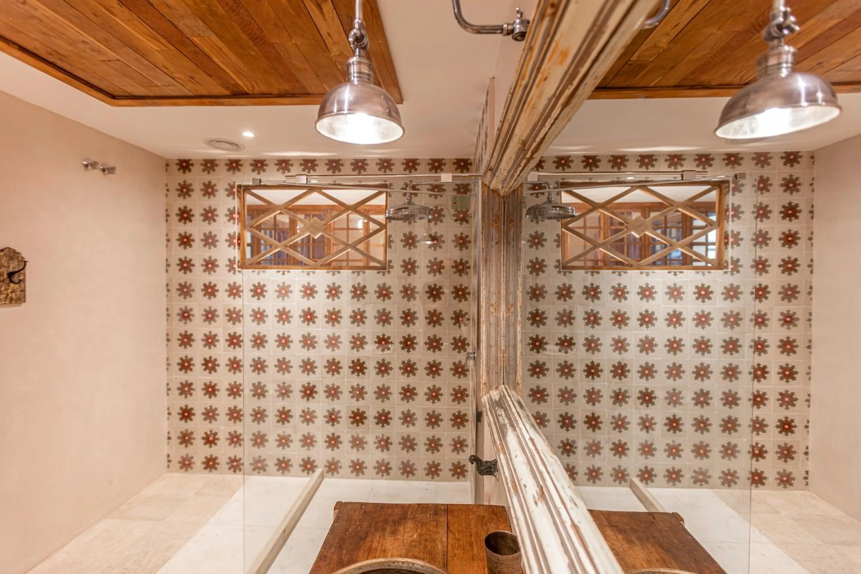 Shower in BOMBAYARTE APARTHOTEL TARIFA