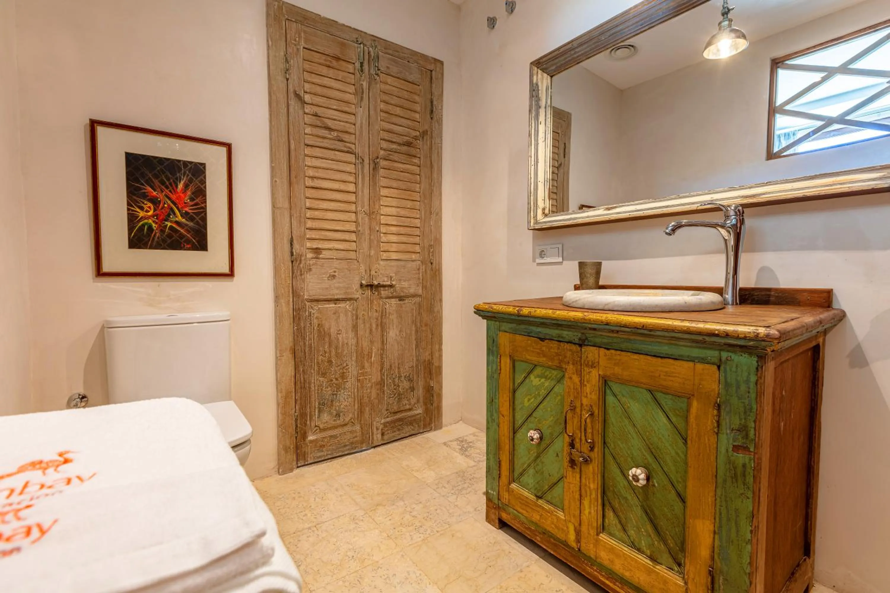 Bathroom, Bed in BOMBAYARTE APARTHOTEL TARIFA