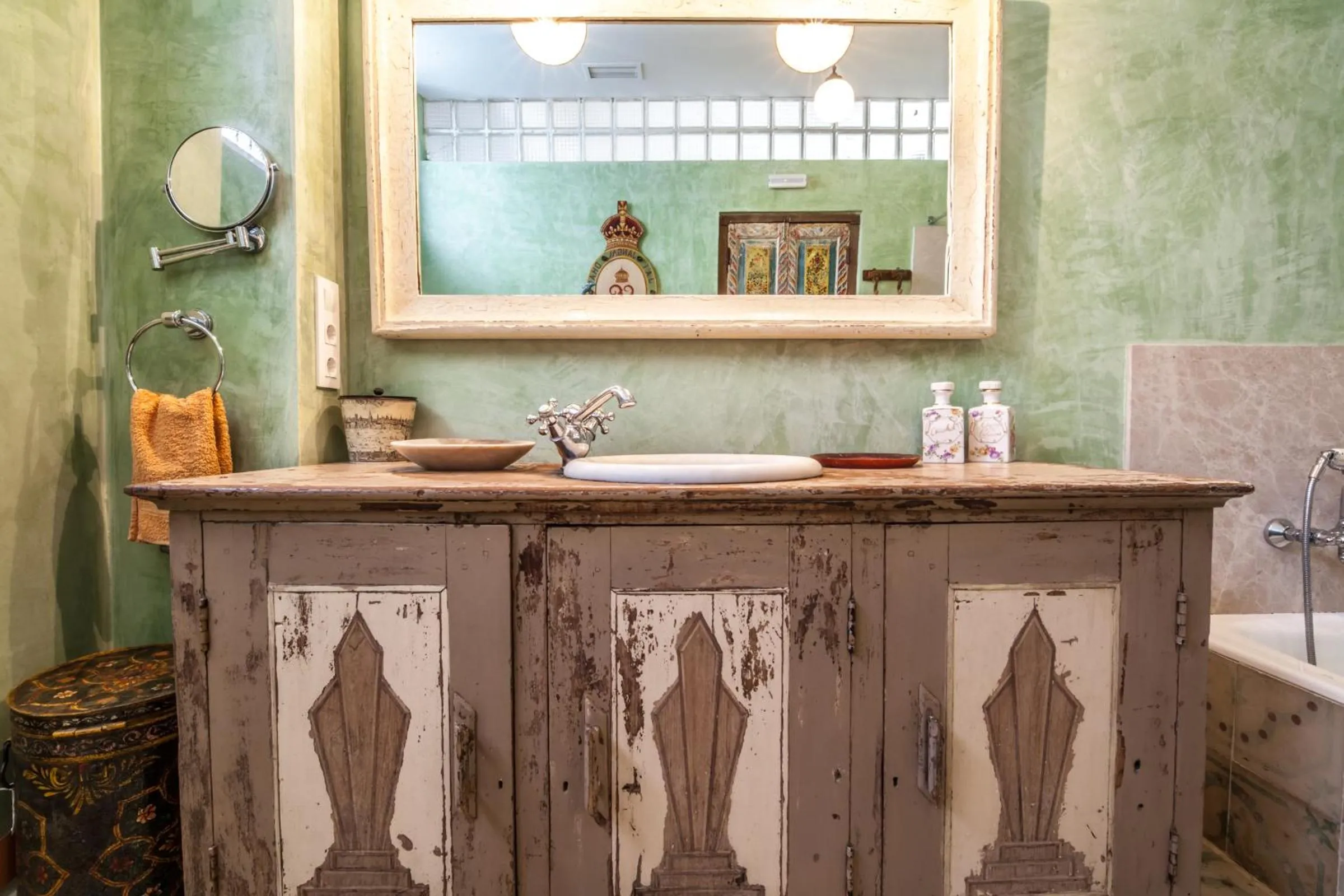 Bathroom in BOMBAYARTE APARTHOTEL TARIFA