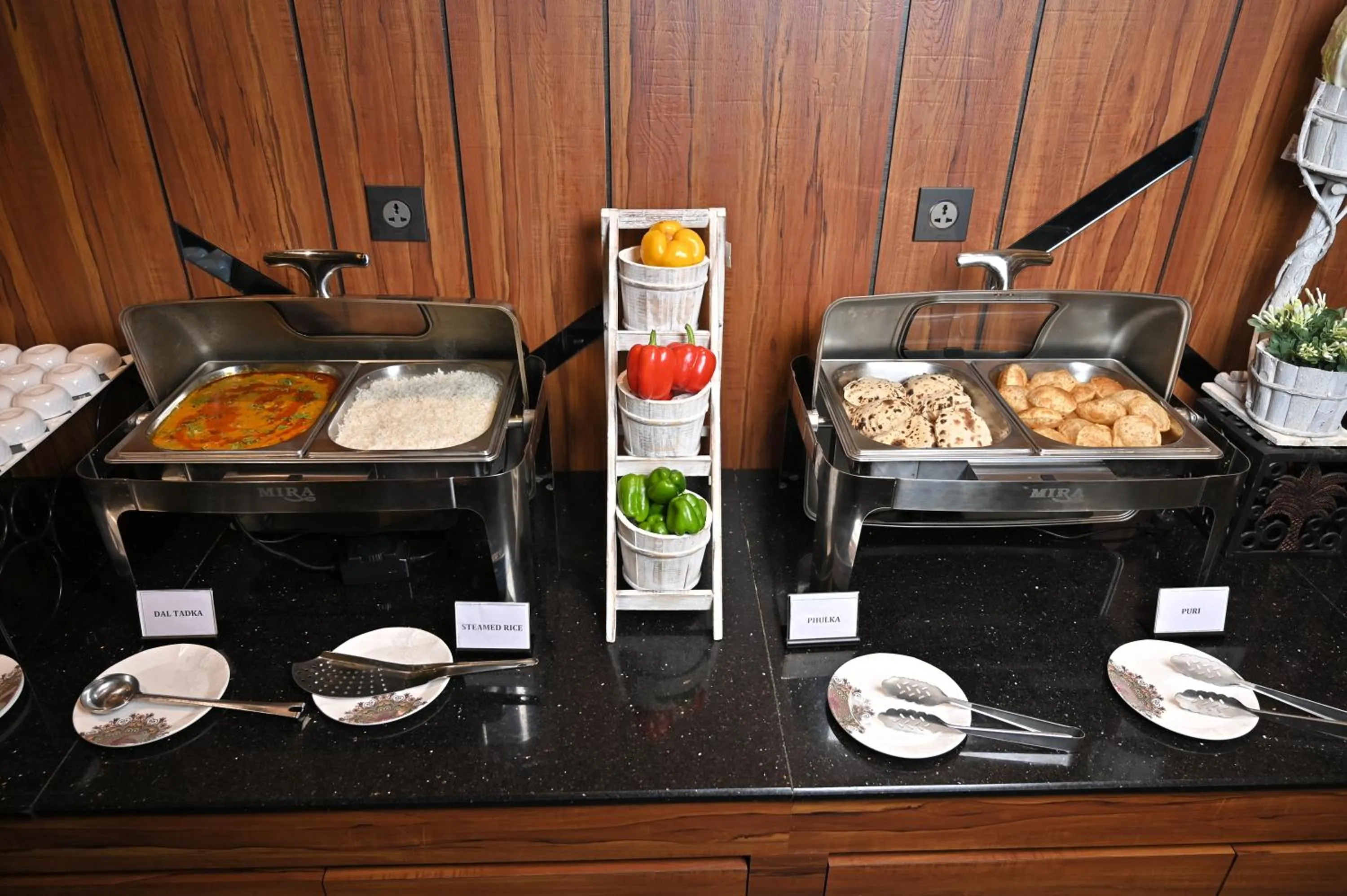 Restaurant/places to eat in Hotel Tip Top International Pune