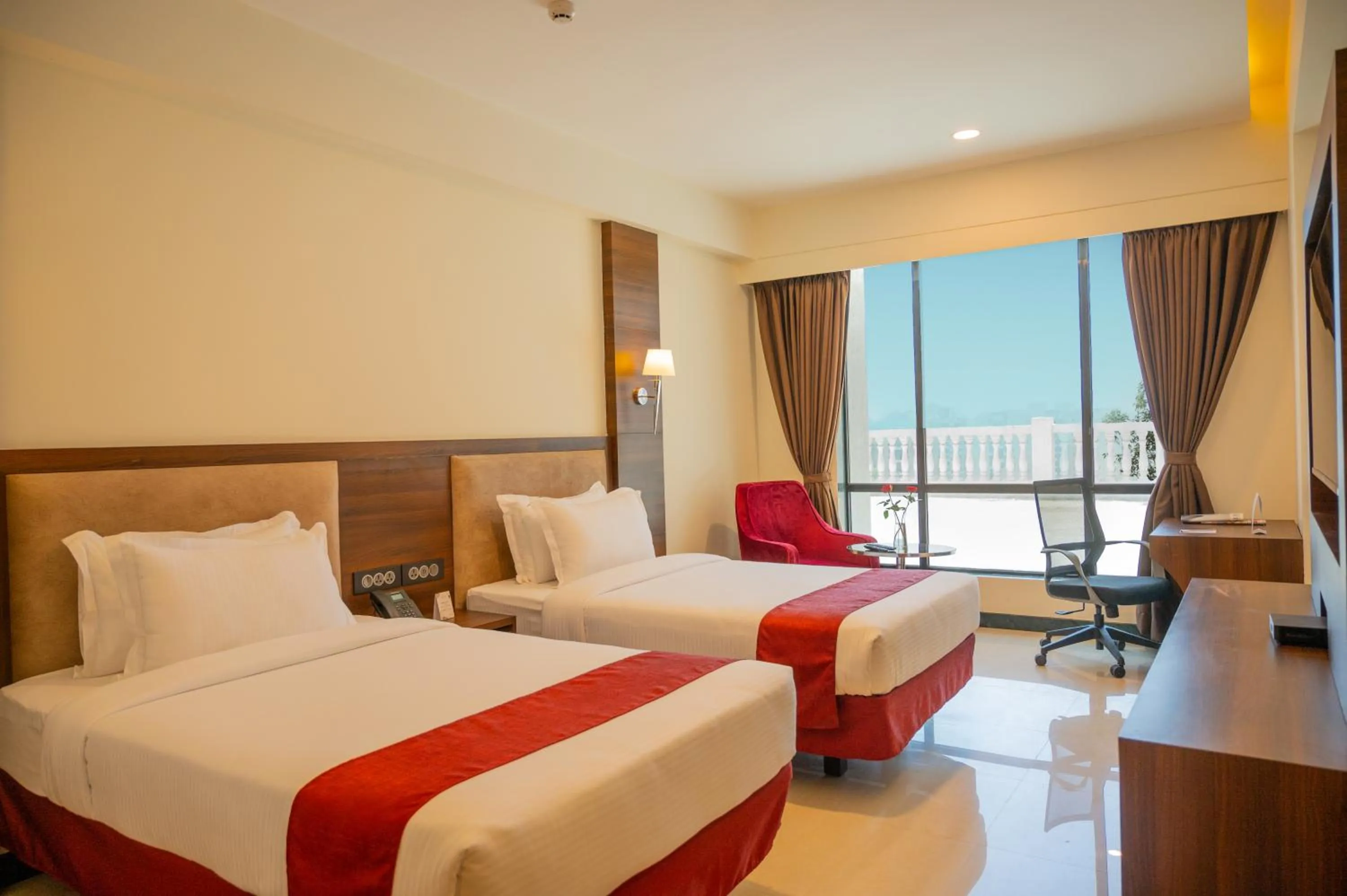 Bed in Hotel Tip Top International Pune