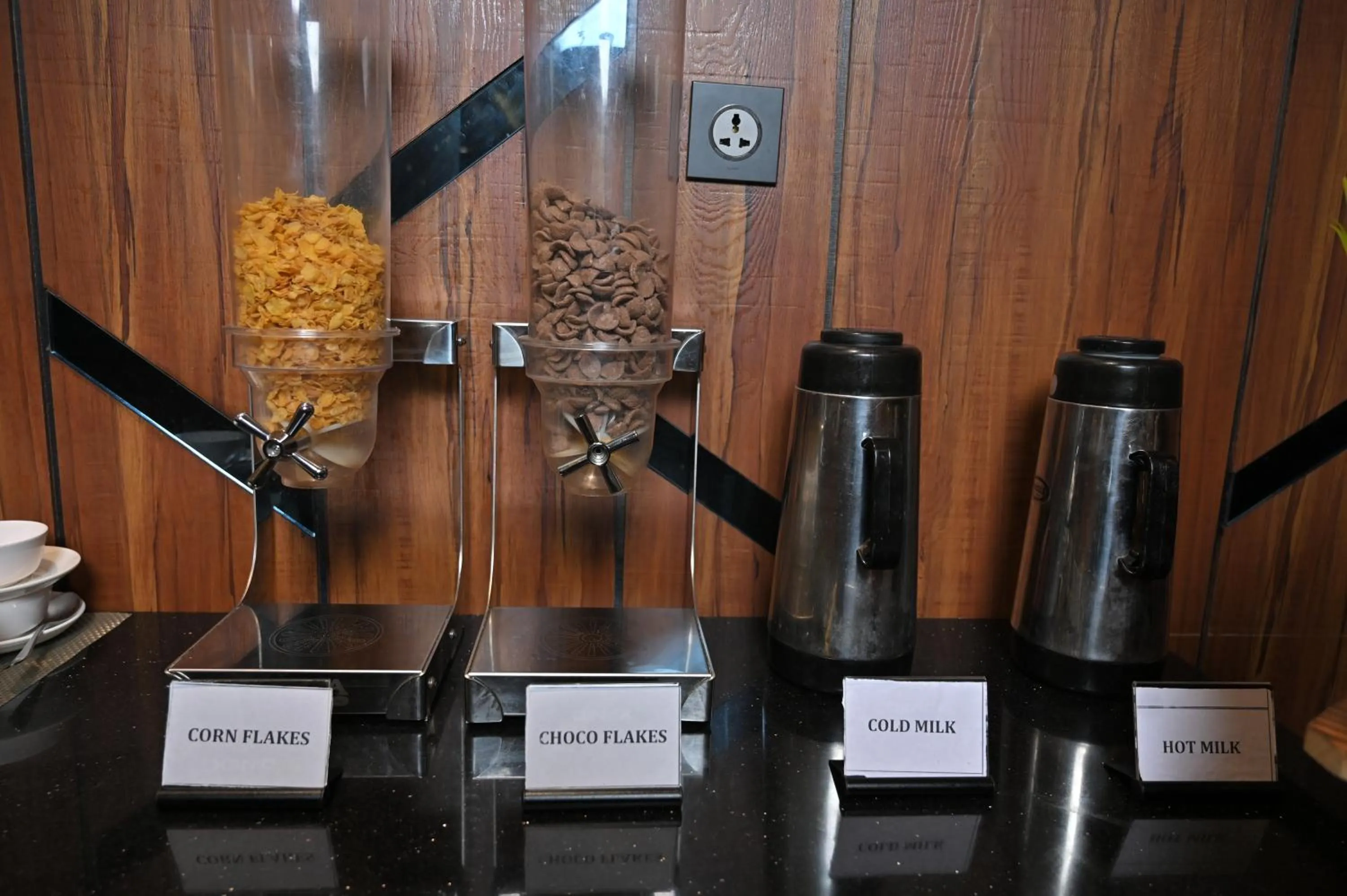 Coffee/tea facilities in Hotel Tip Top International Pune