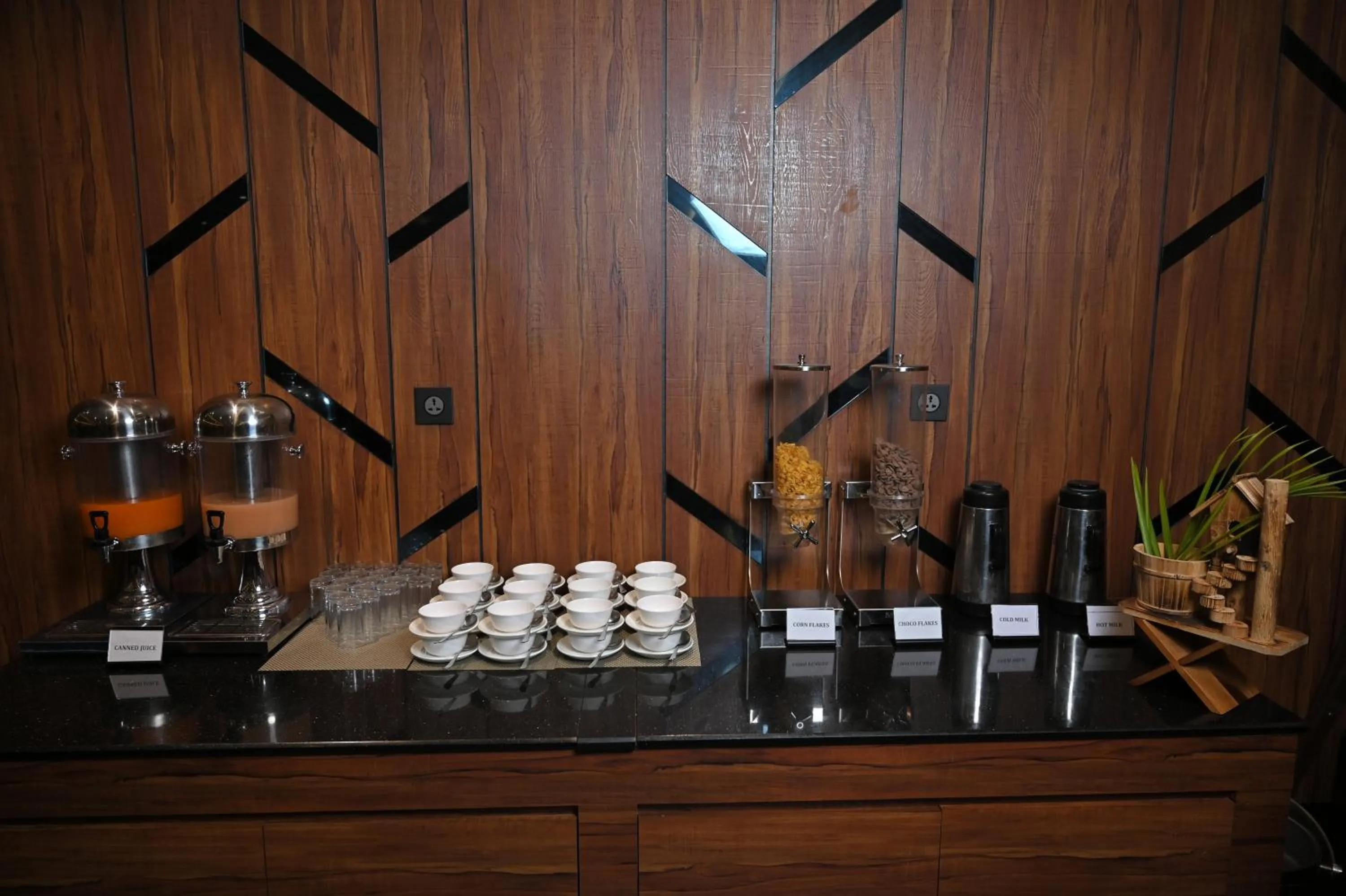 Buffet breakfast in Hotel Tip Top International Pune