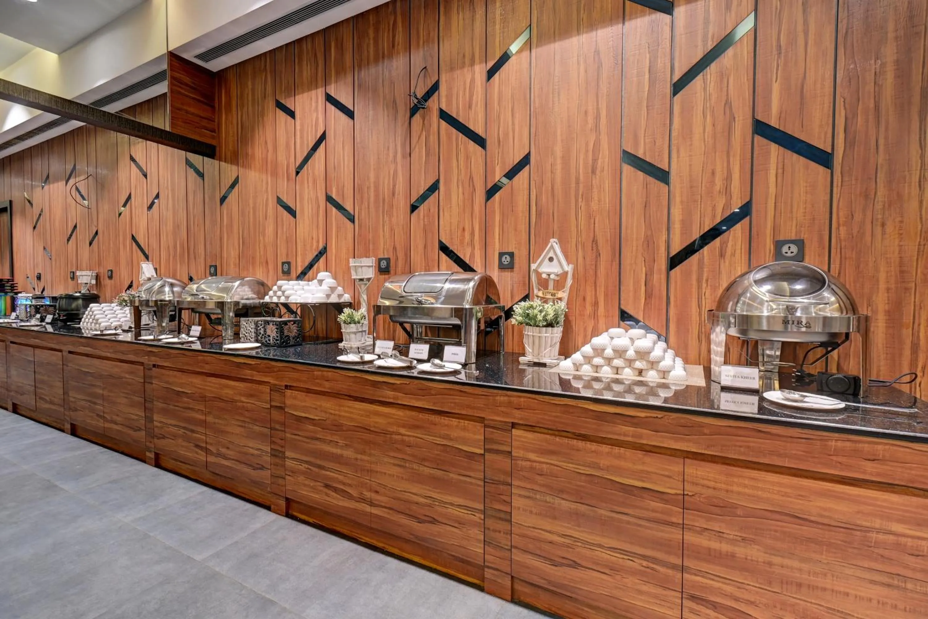 Coffee/tea facilities in Hotel Tip Top International Pune