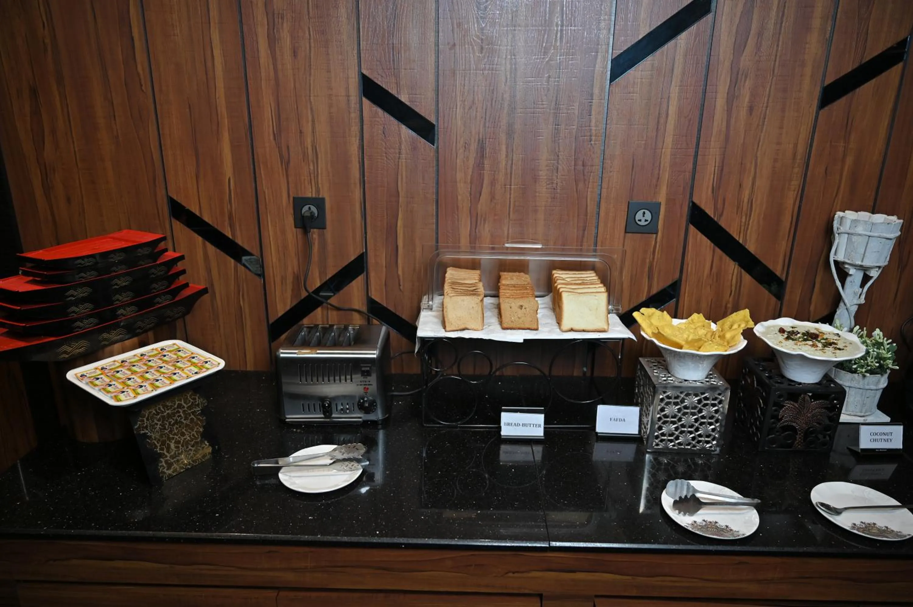 Restaurant/places to eat in Hotel Tip Top International Pune