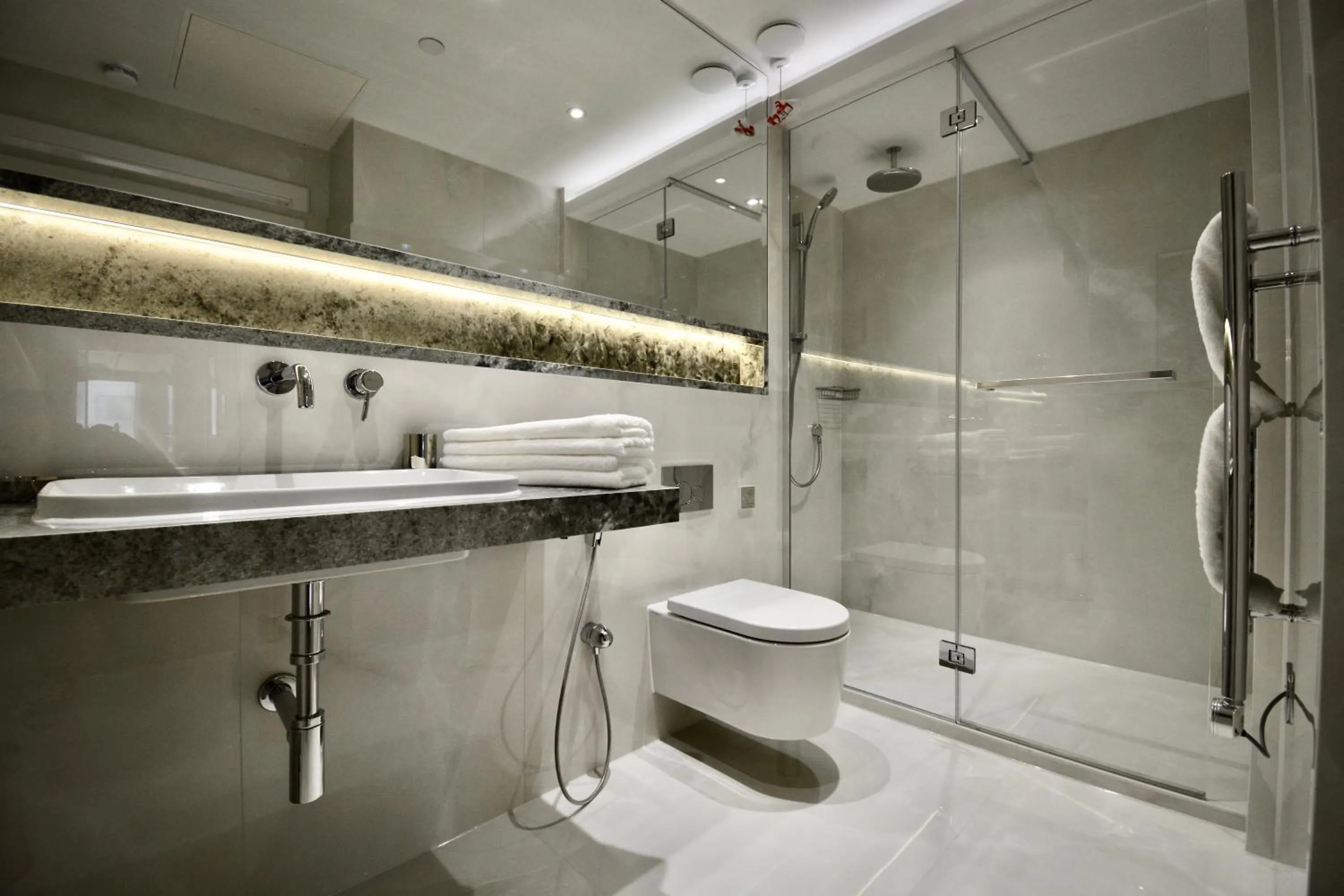 Shower in Sanctum Regent's Park