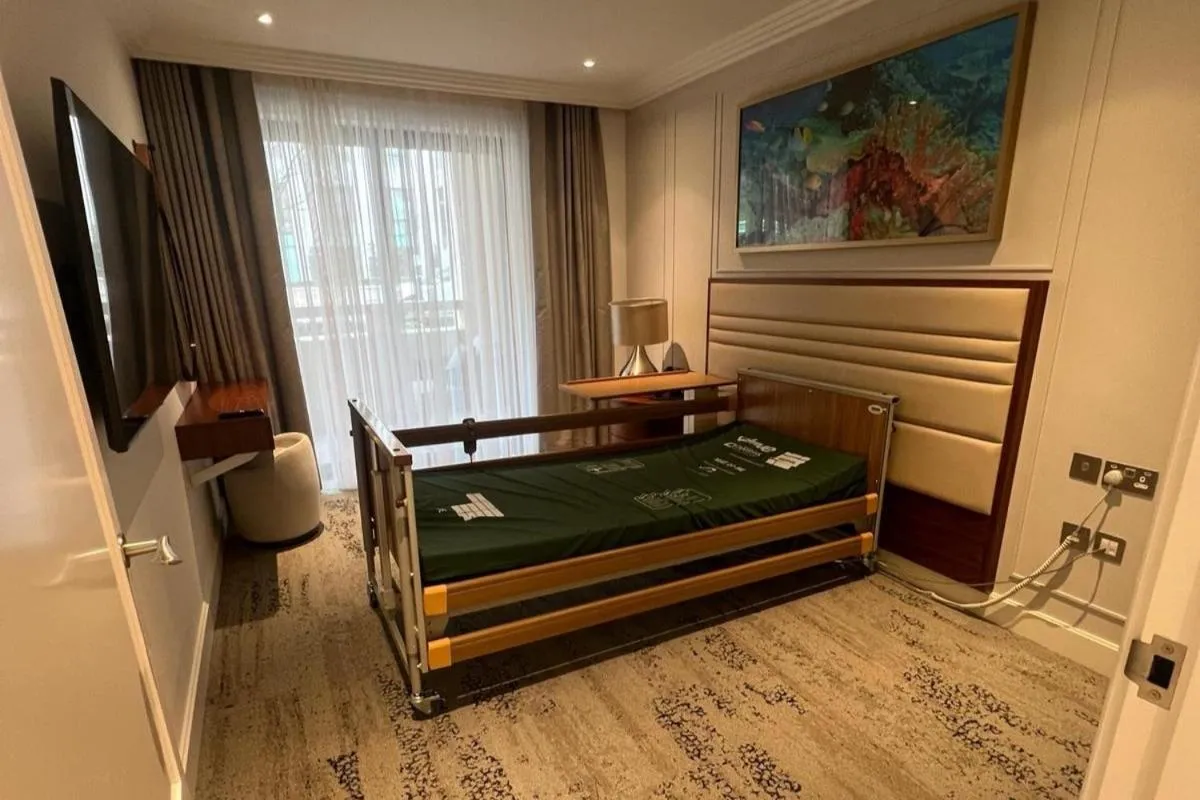 Facility for disabled guests, Bed in Sanctum Regent's Park