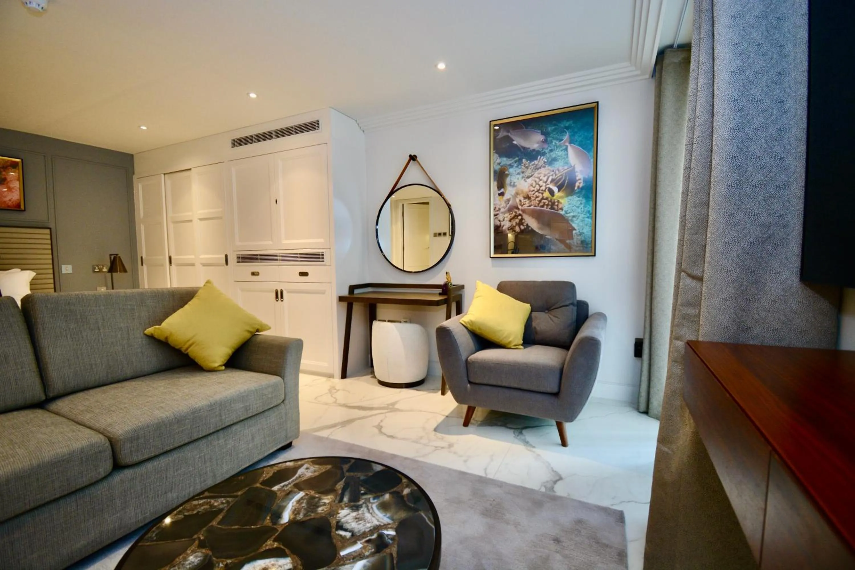 TV and multimedia in Sanctum Regent's Park