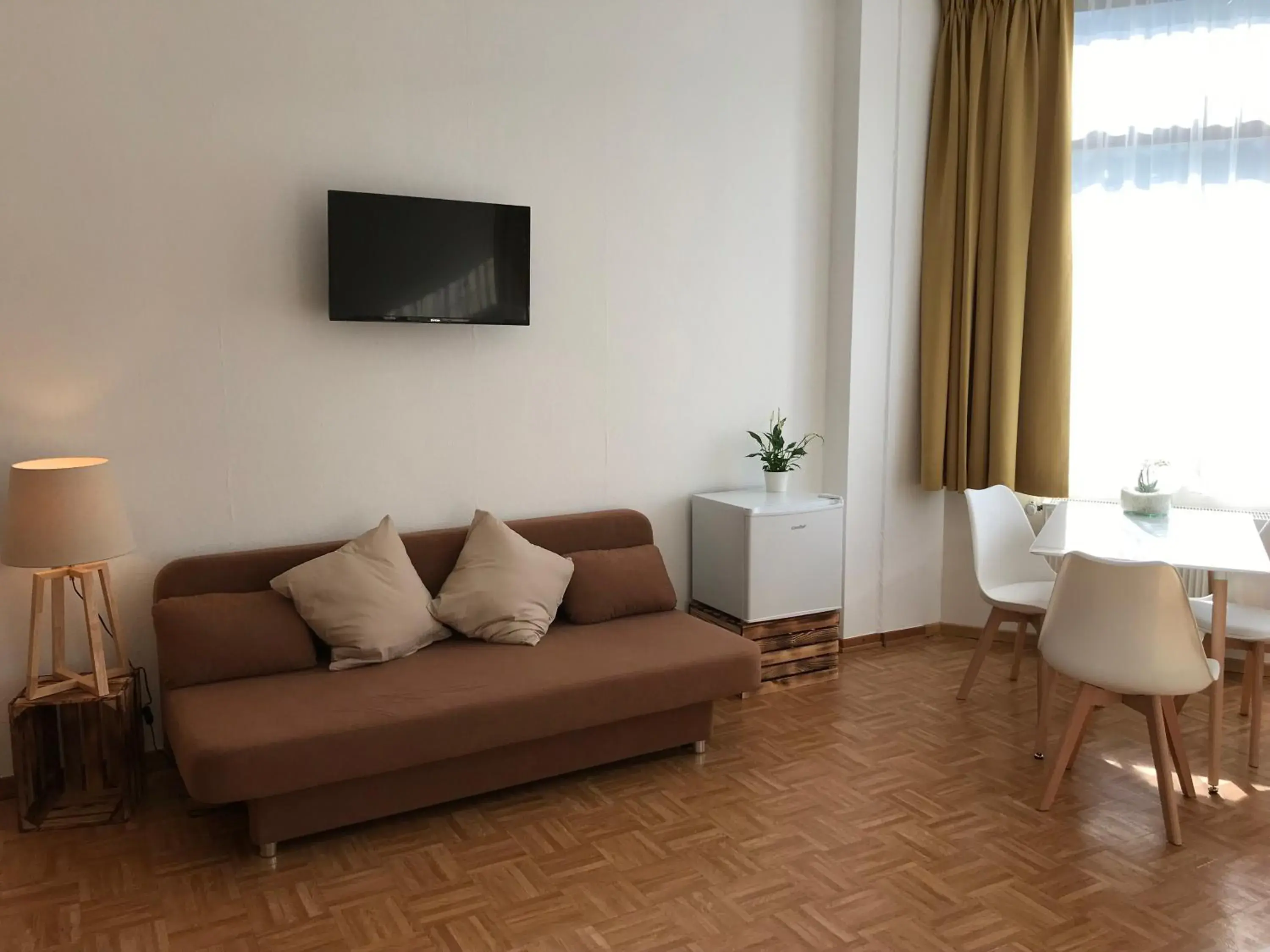 Family Room with Private Bathroom in Gästezimmer Klein und Fein für nach dem Wein Family Room with Private Bathroom in Gästezimmer Klein und Fein für nach dem Wein