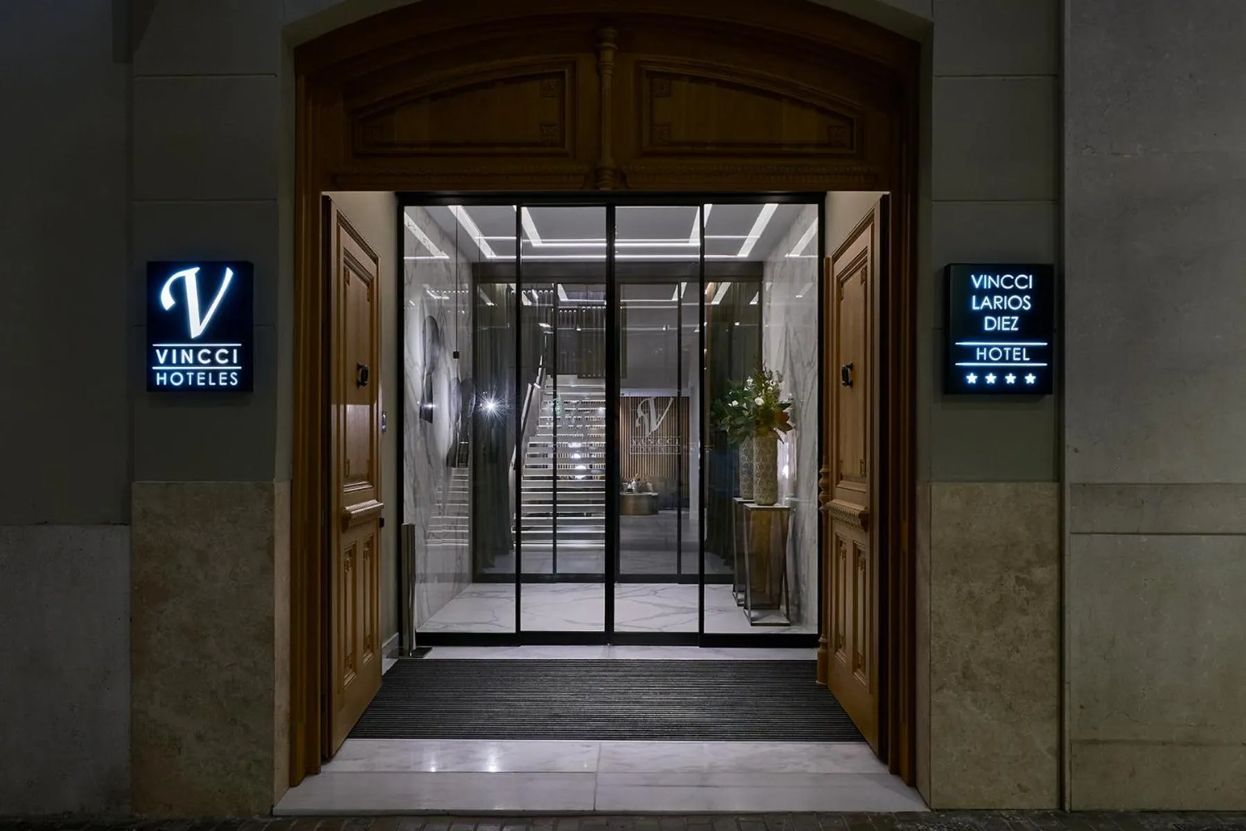 Property logo or sign in Vincci Larios Diez