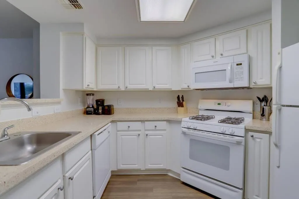 Sensational 1 Bedroom Condo At Ballston place With Gym