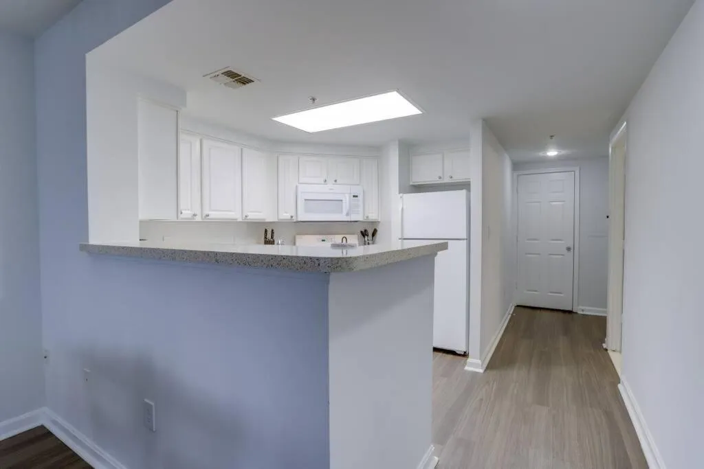 Sensational 1 Bedroom Condo At Ballston place With Gym