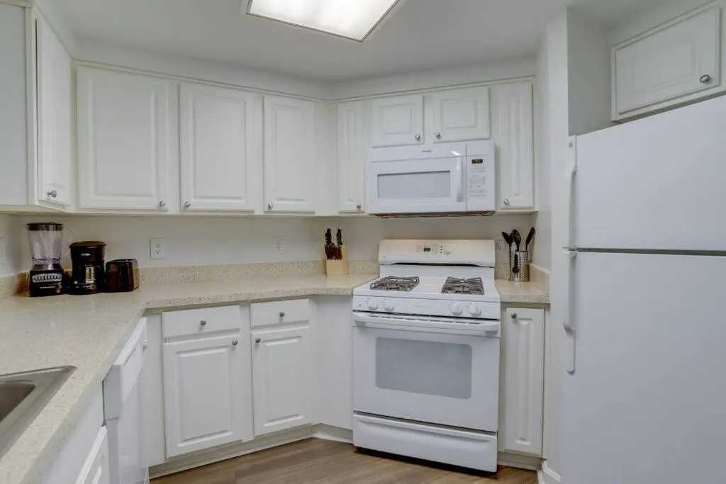 Sensational 1 Bedroom Condo At Ballston place With Gym