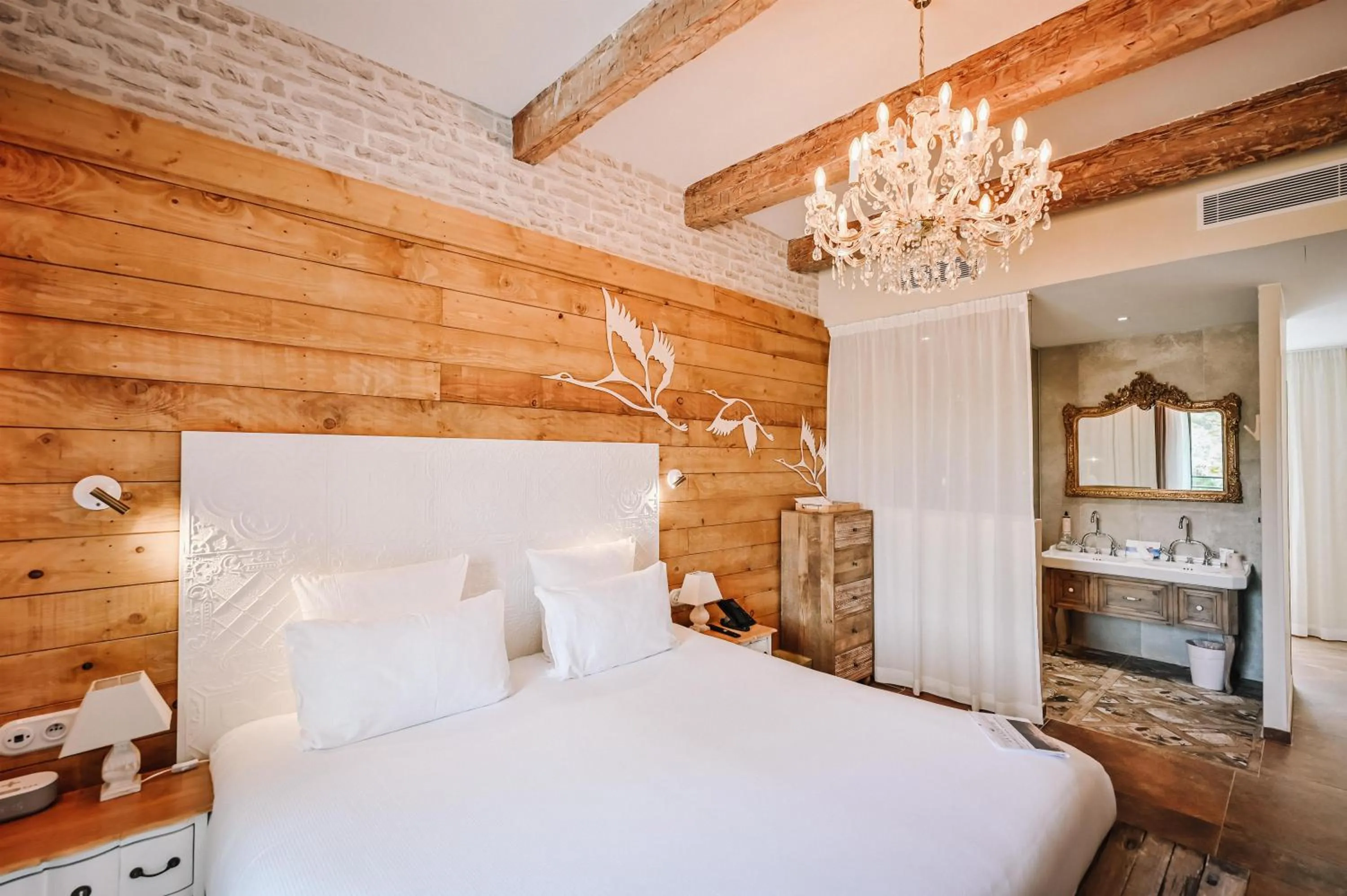 Bed in Le Hameau Des Pesquiers Ecolodge & Spa, Curio Collection By Hilton
