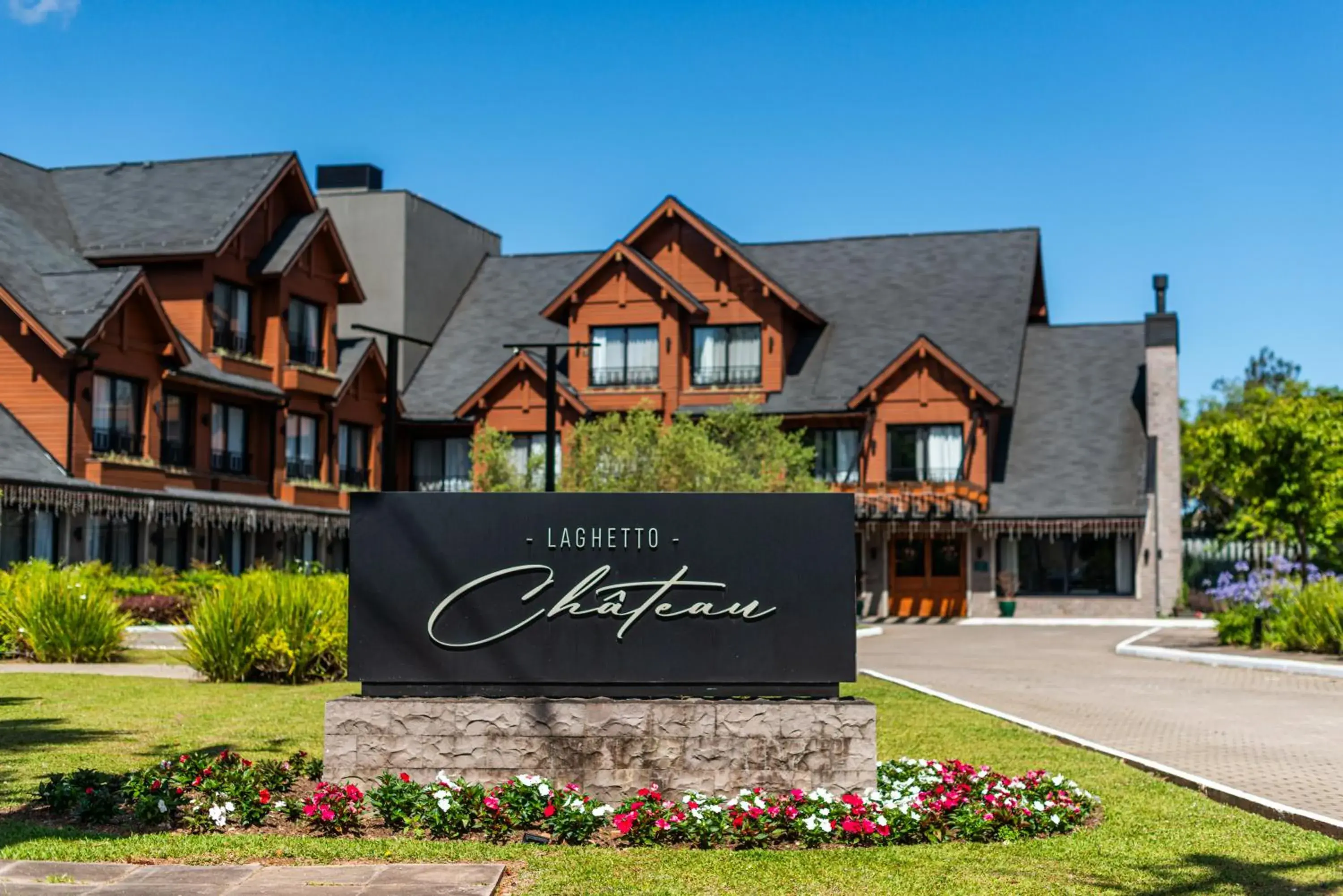 Facade/entrance in Chateau Laghetto Collection Oficial Facade/entrance in Chateau Laghetto Collection Oficial