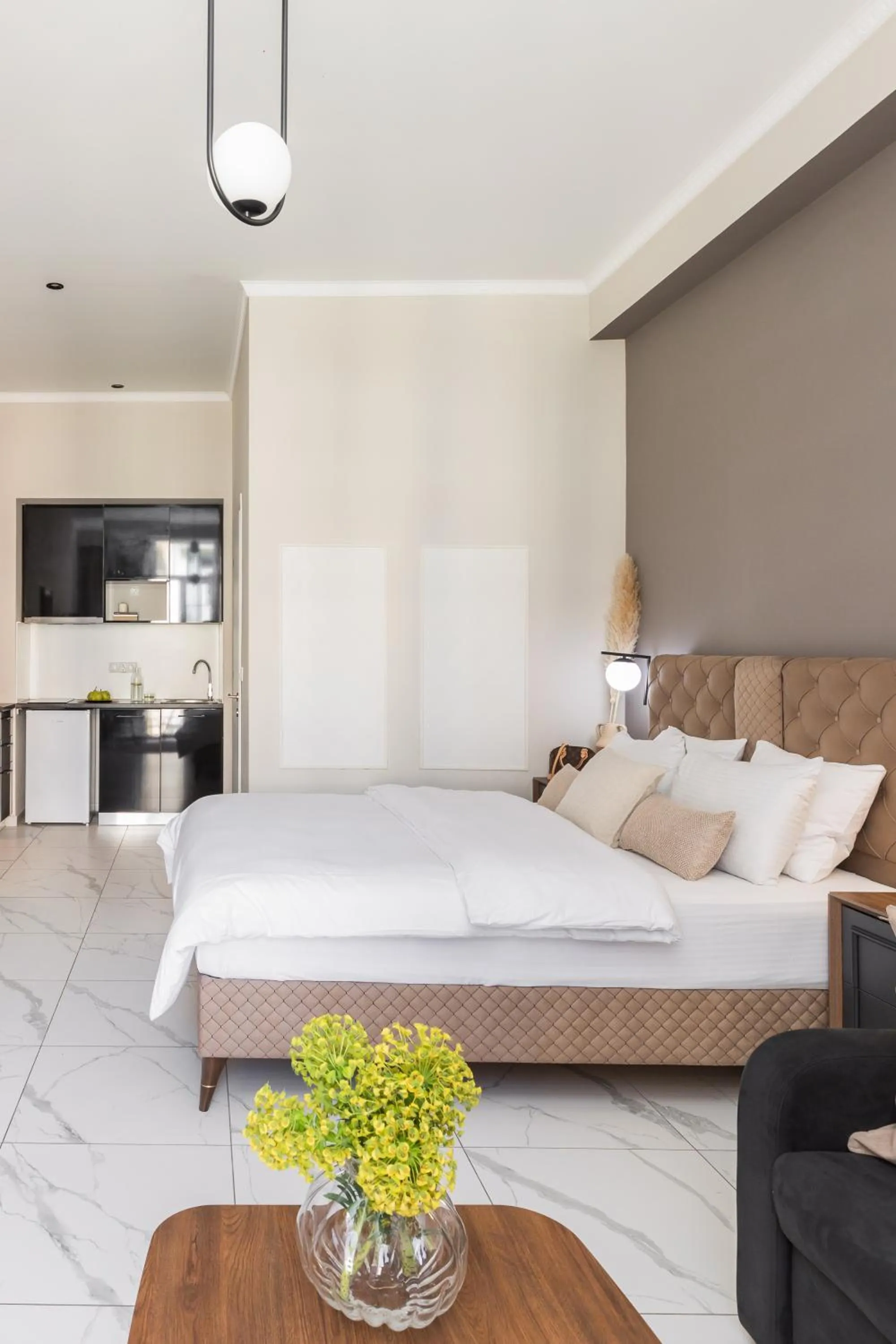 Bed in Black Onyx Comfort Suites - Elegant Stay- City Center Next to Airport Bus