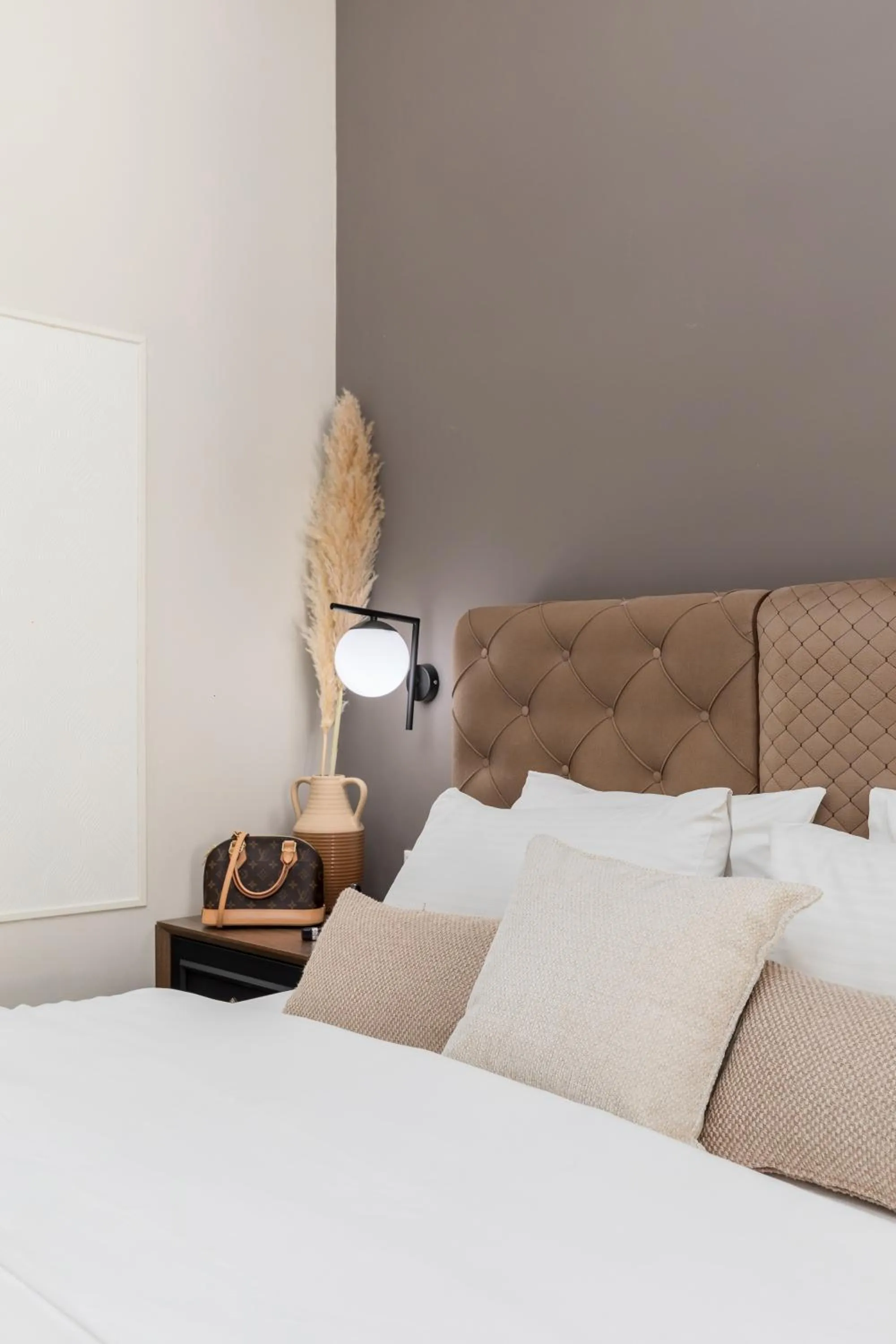 Bed in Black Onyx Comfort Suites - Elegant Stay- City Center Next to Airport Bus