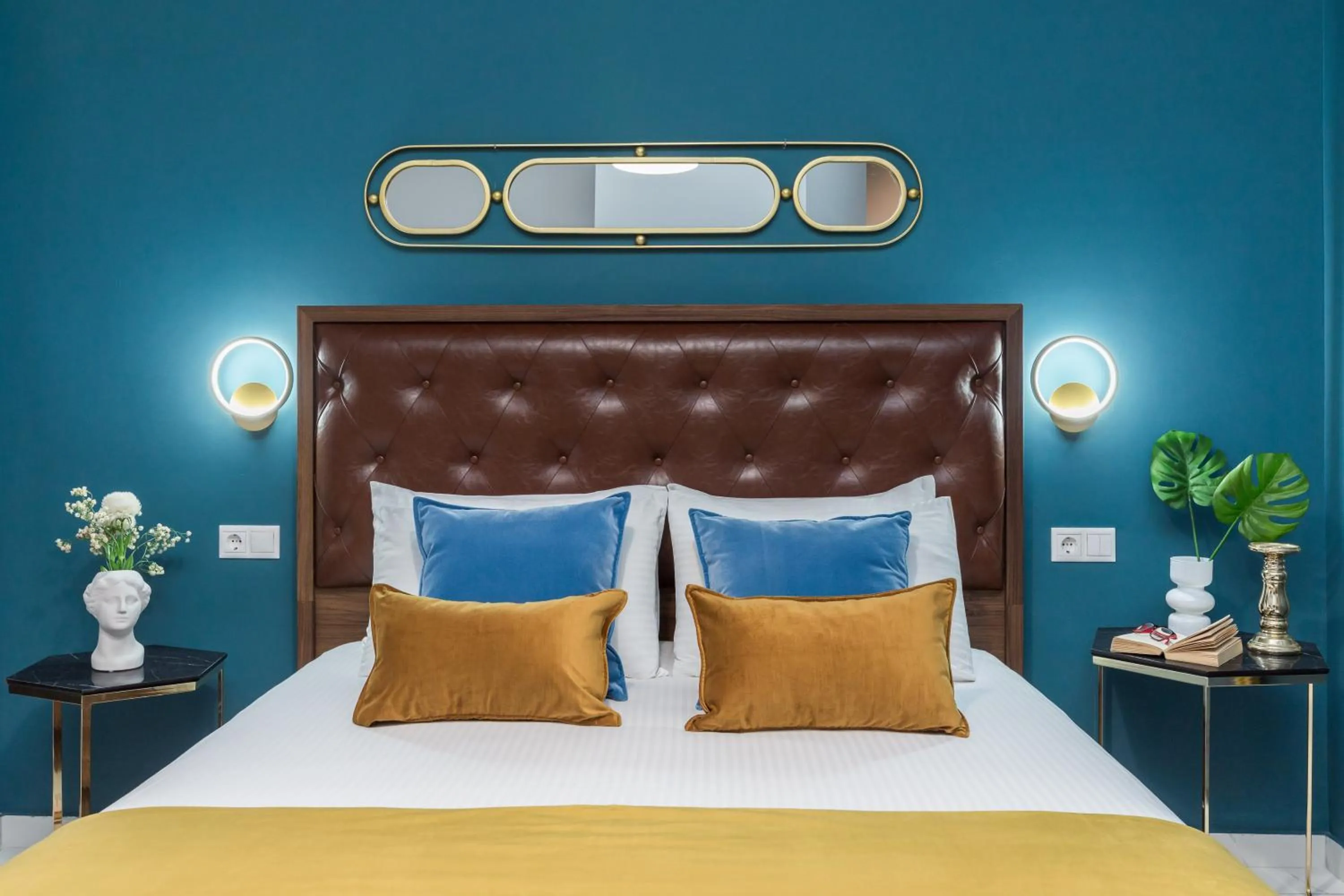 Bed in Black Onyx Comfort Suites - Elegant Stay- City Center Next to Airport Bus