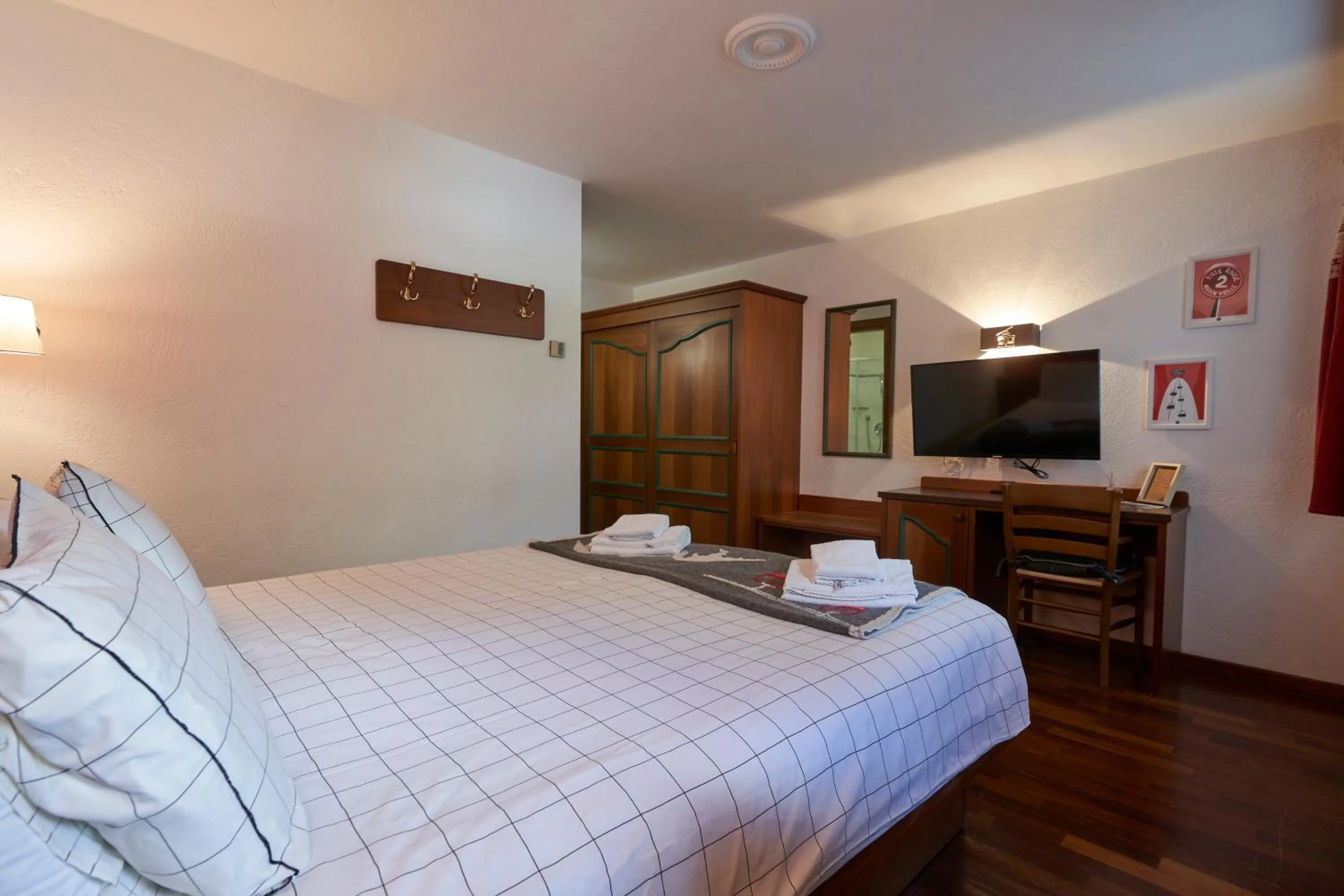 Photo of the whole room, Bed in Hotel Walser Courmayeur