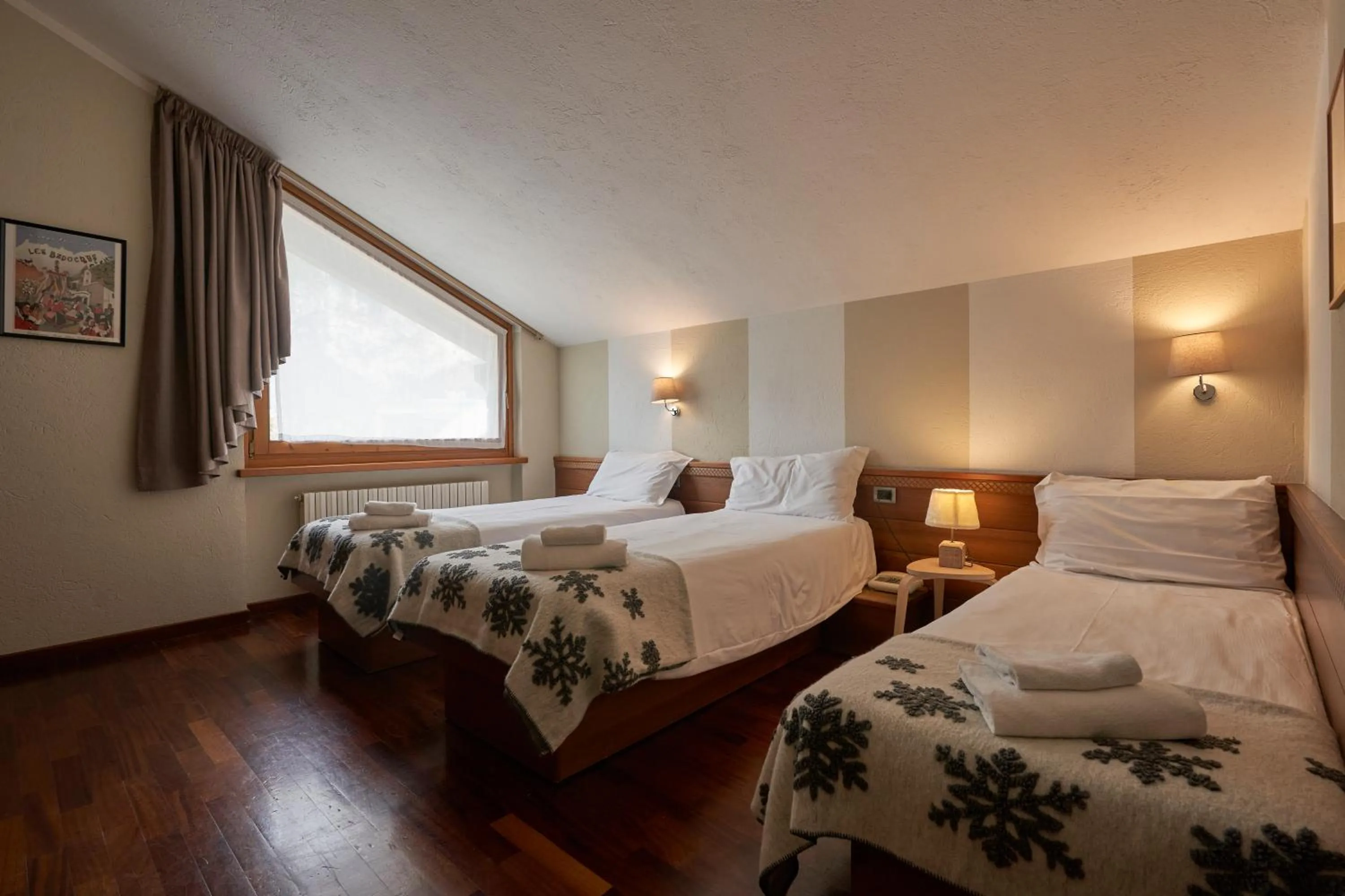 Photo of the whole room, Bed in Hotel Walser Courmayeur