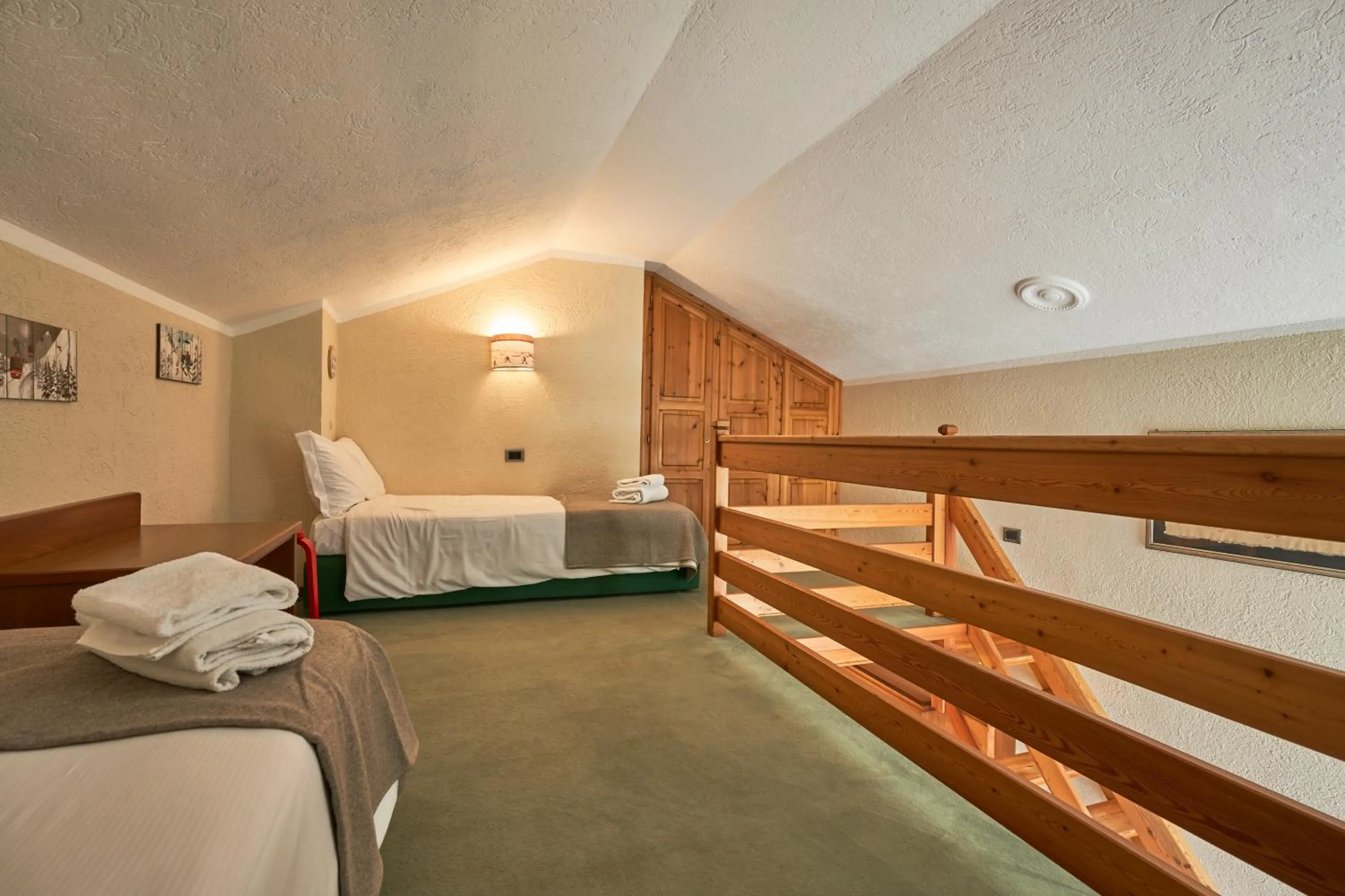 Photo of the whole room, Bed in Hotel Walser Courmayeur